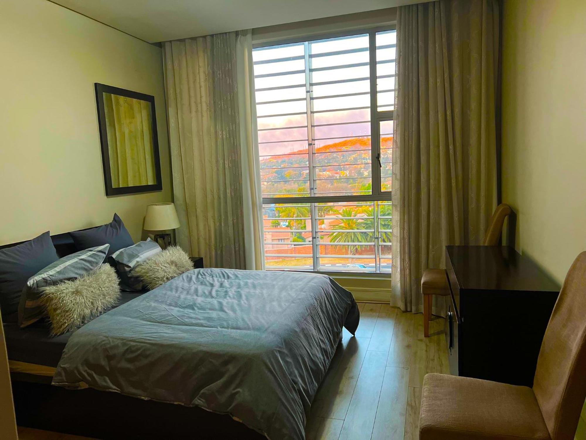 Executive 2-bedroom Luxury In Bedford Centre Mall *