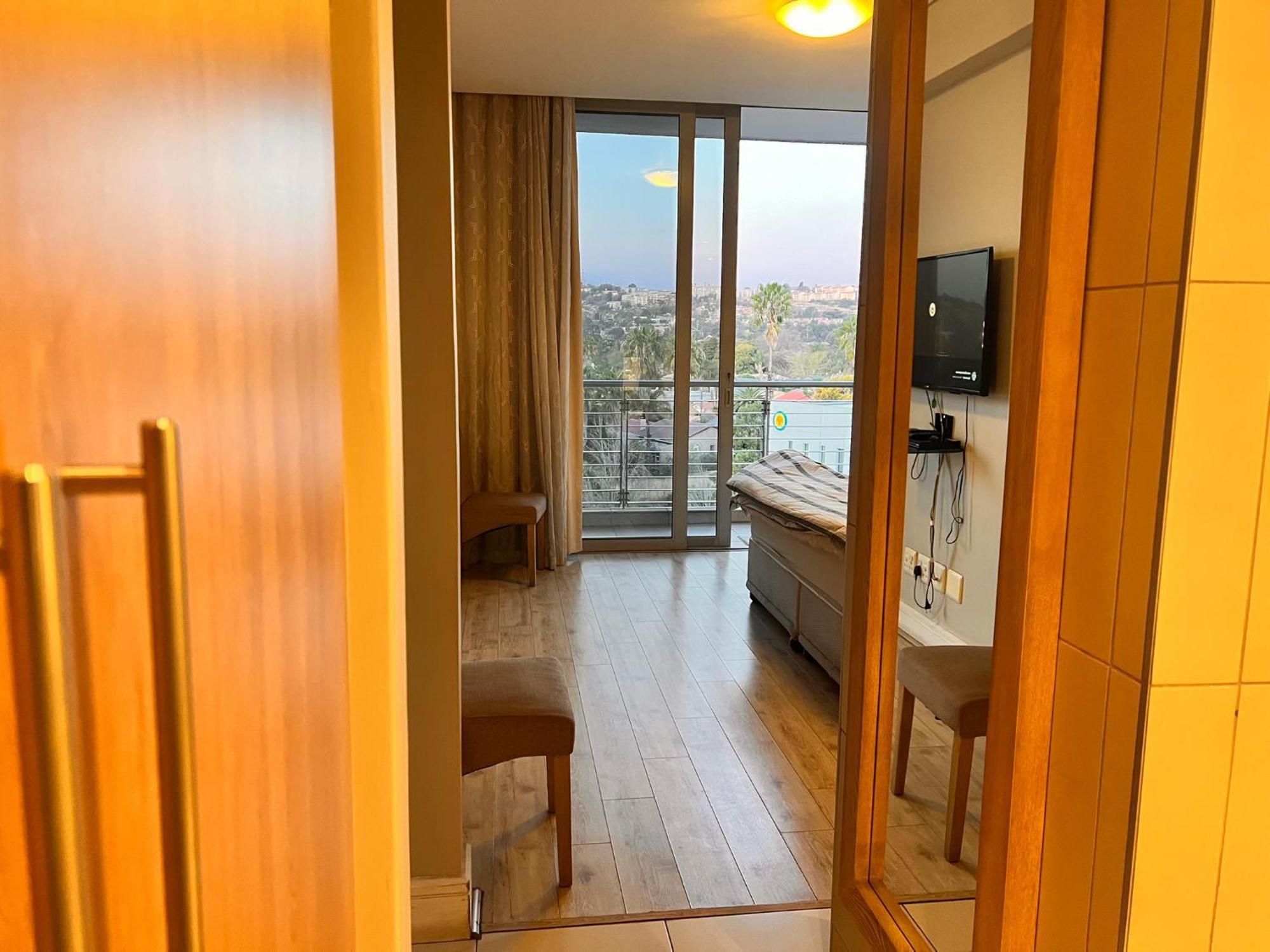 Executive 2-bedroom Luxury In Bedford Centre Mall * Johannesburg