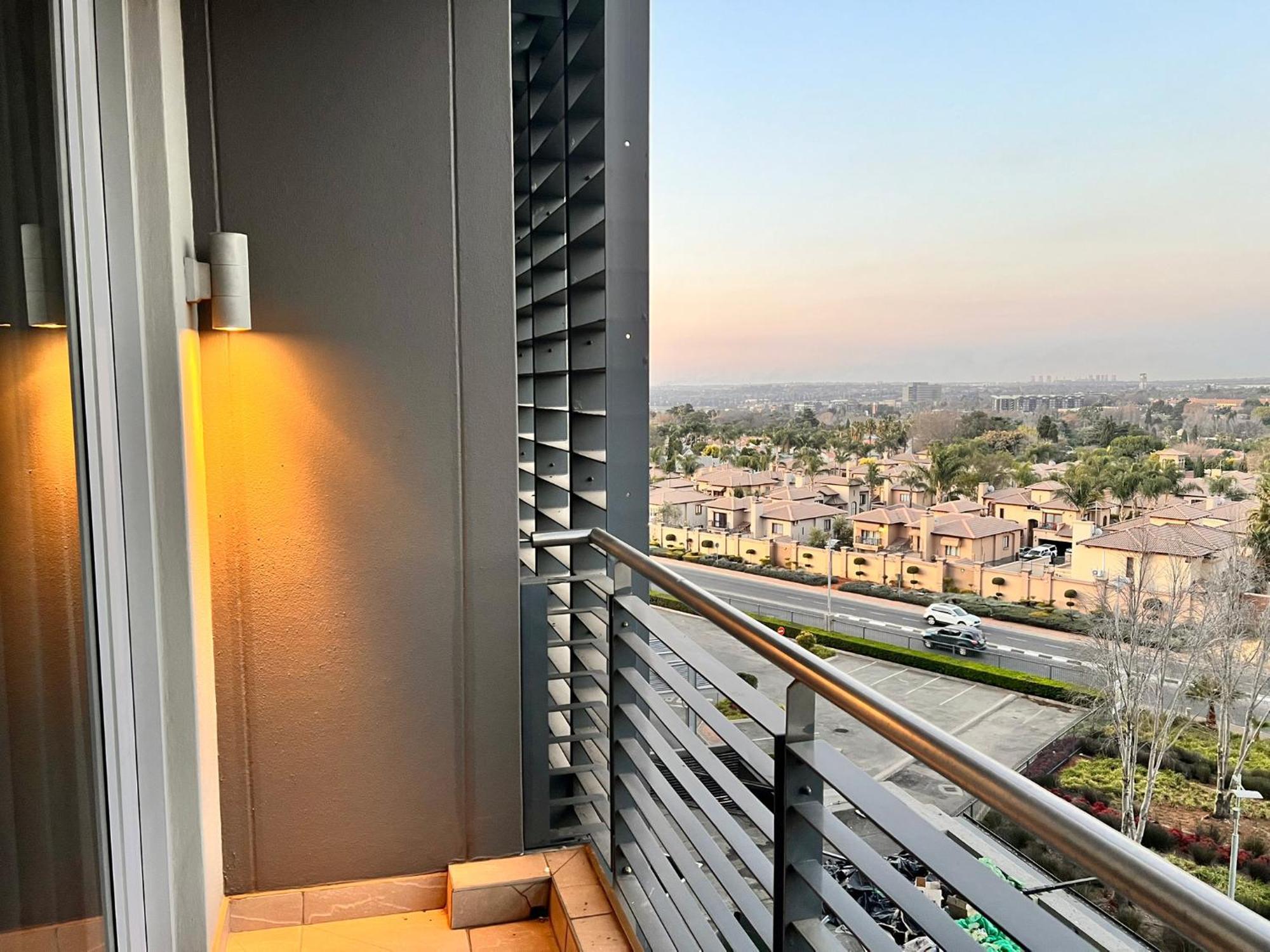 Executive 2-bedroom Luxury In Bedford Centre Mall Apartment *