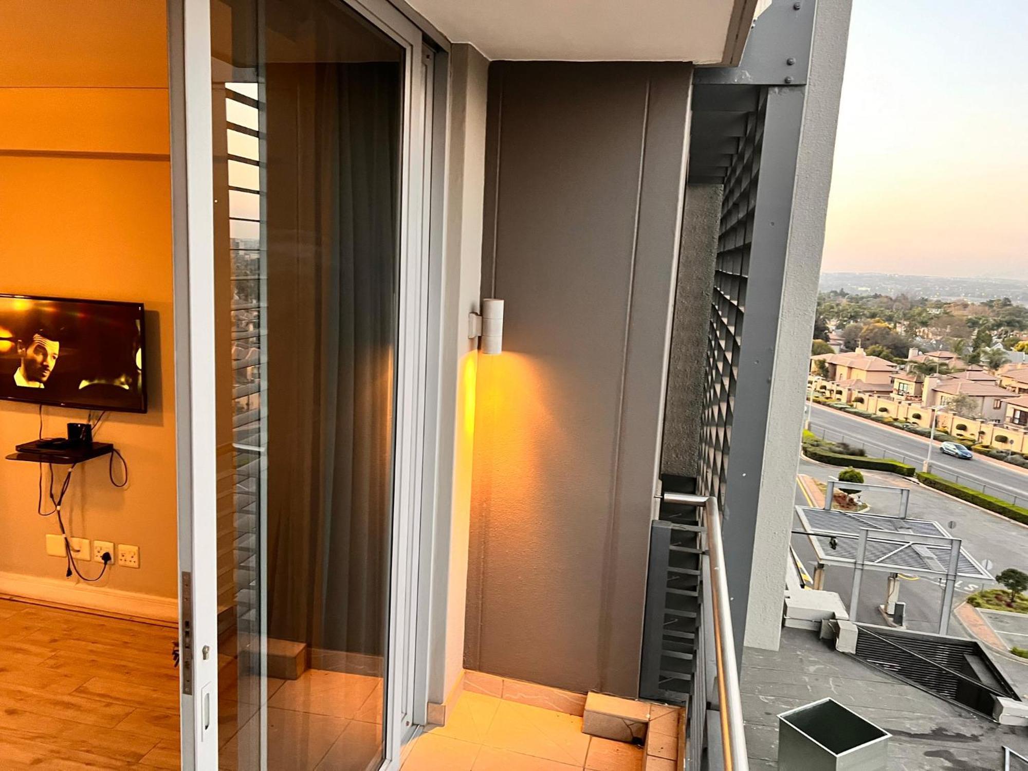 Executive 2-bedroom Luxury In Bedford Centre Mall *