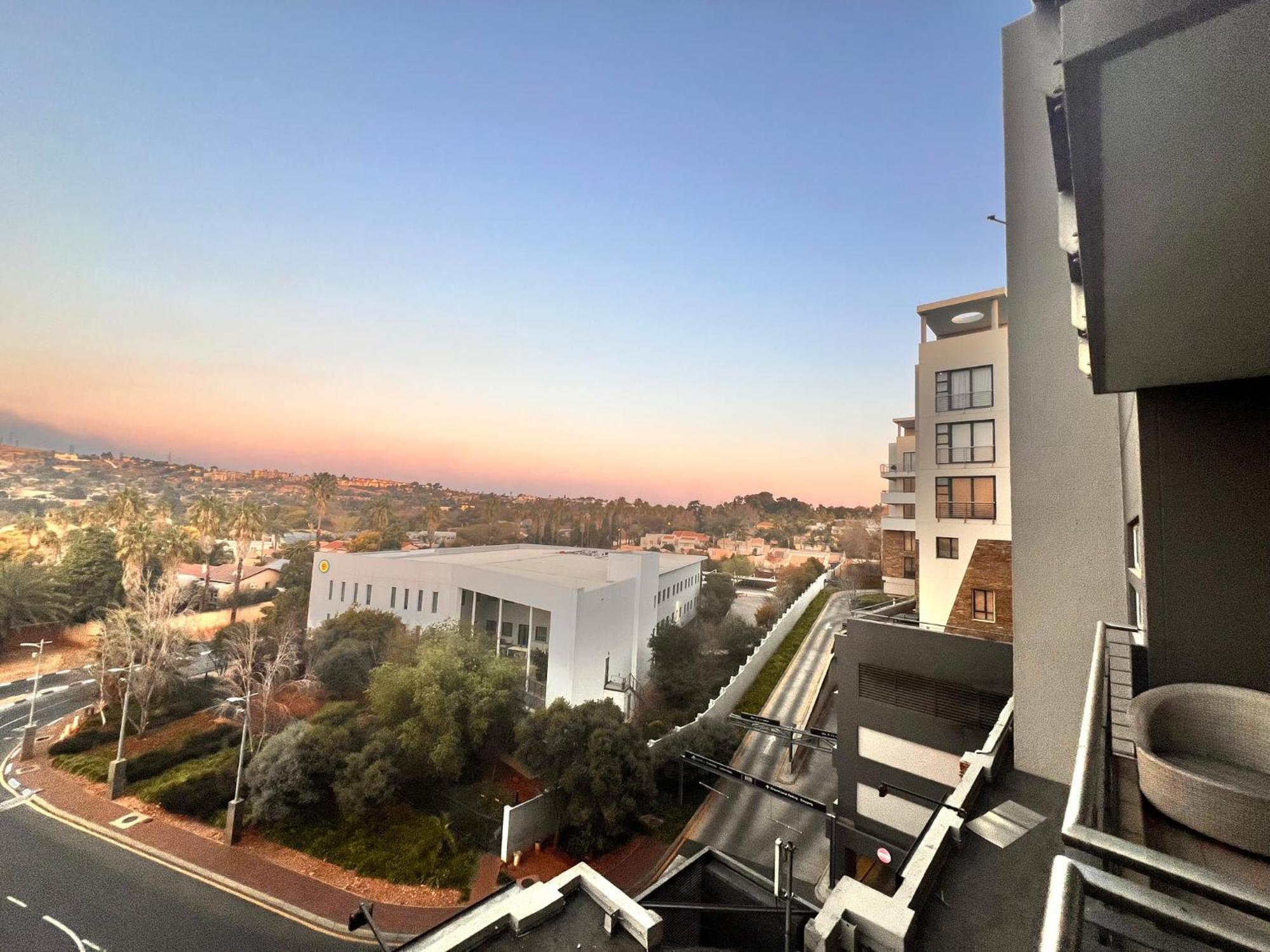Apartment Executive 2-bedroom Luxury In Bedford Centre Mall *