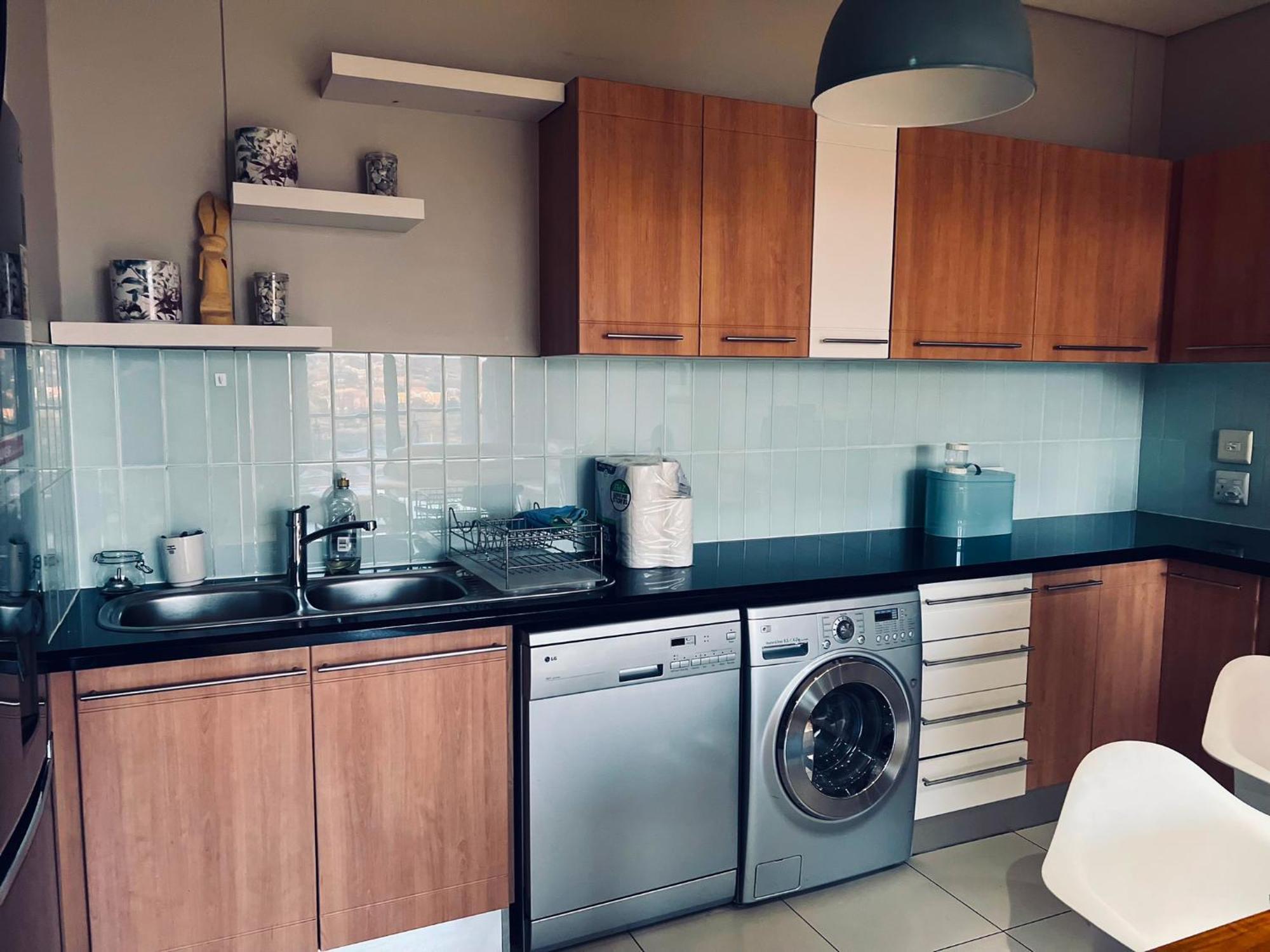 Executive 2-bedroom Luxury In Bedford Centre Mall Johannesburg