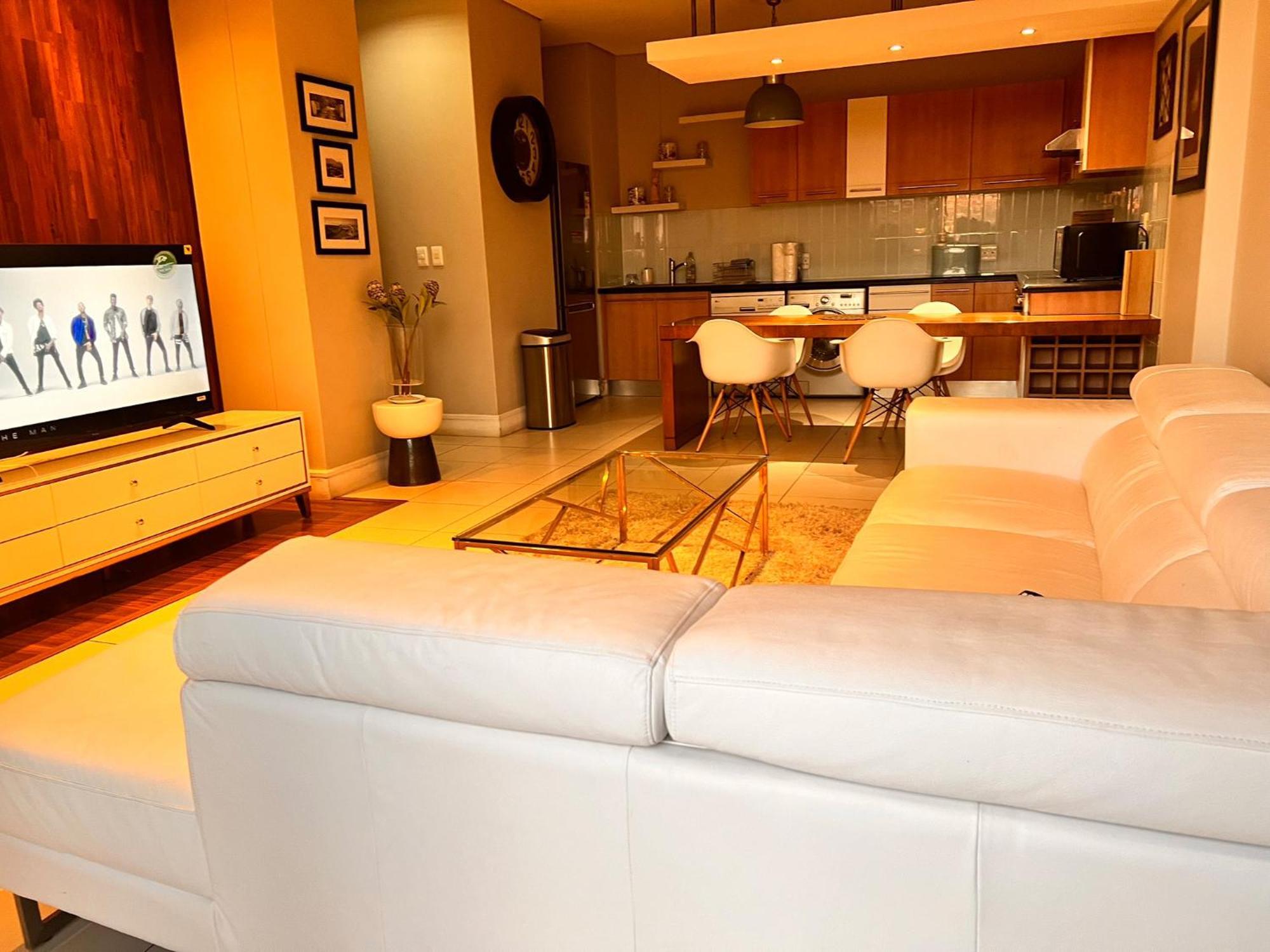 Executive 2-bedroom Luxury In Bedford Centre Mall *