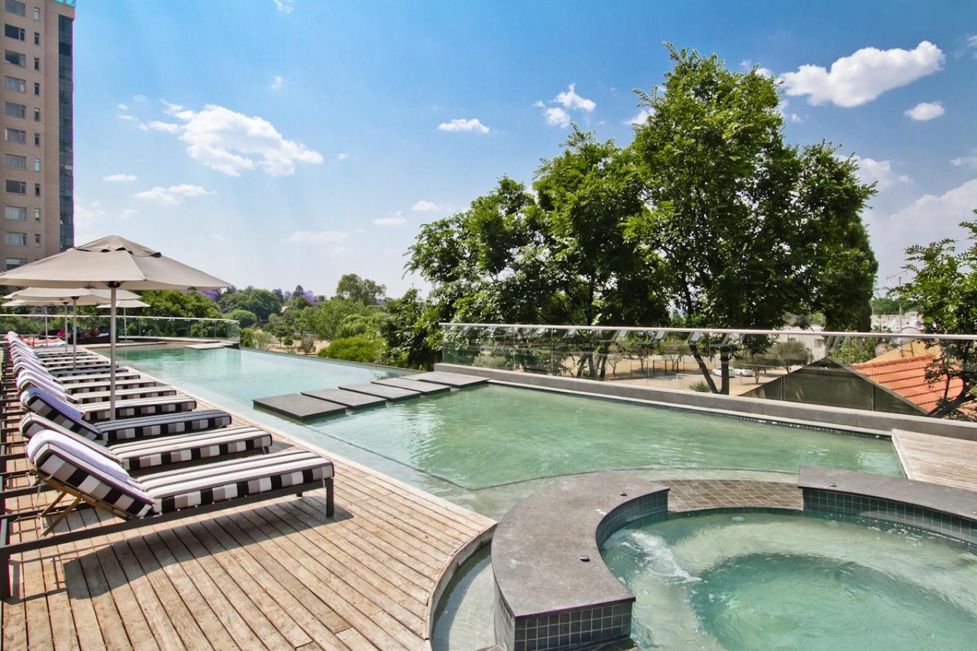 Stunning 1 Bedroom In A With Pool Apartment *
