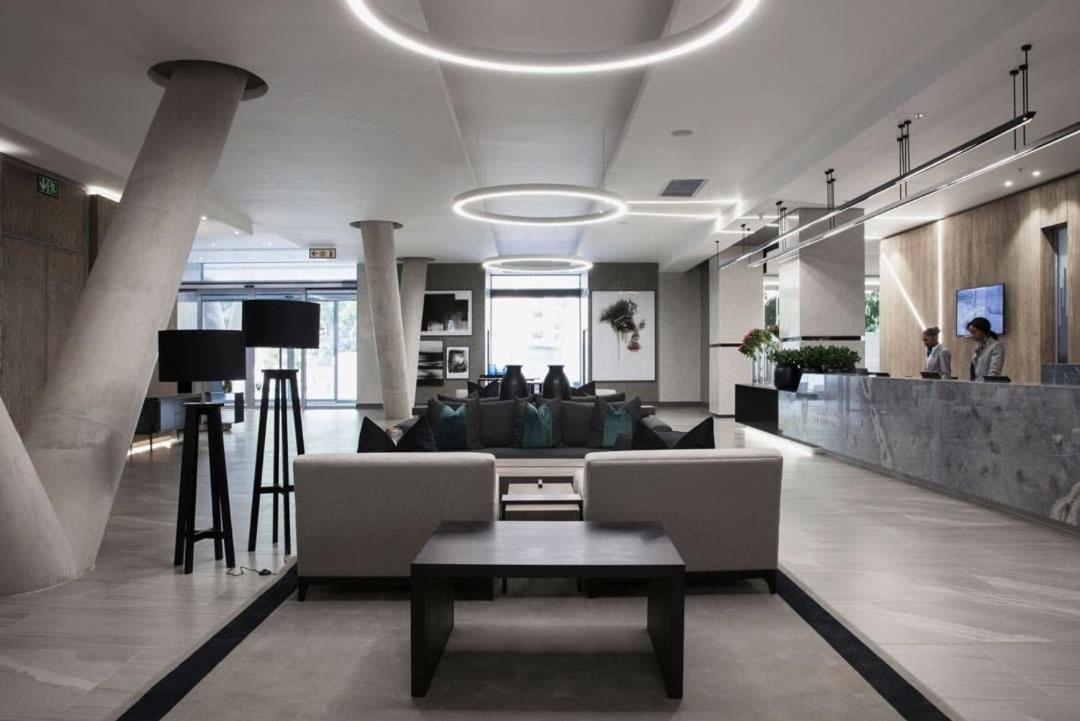 Stunning 1 Bedroom In A With Pool Apartment