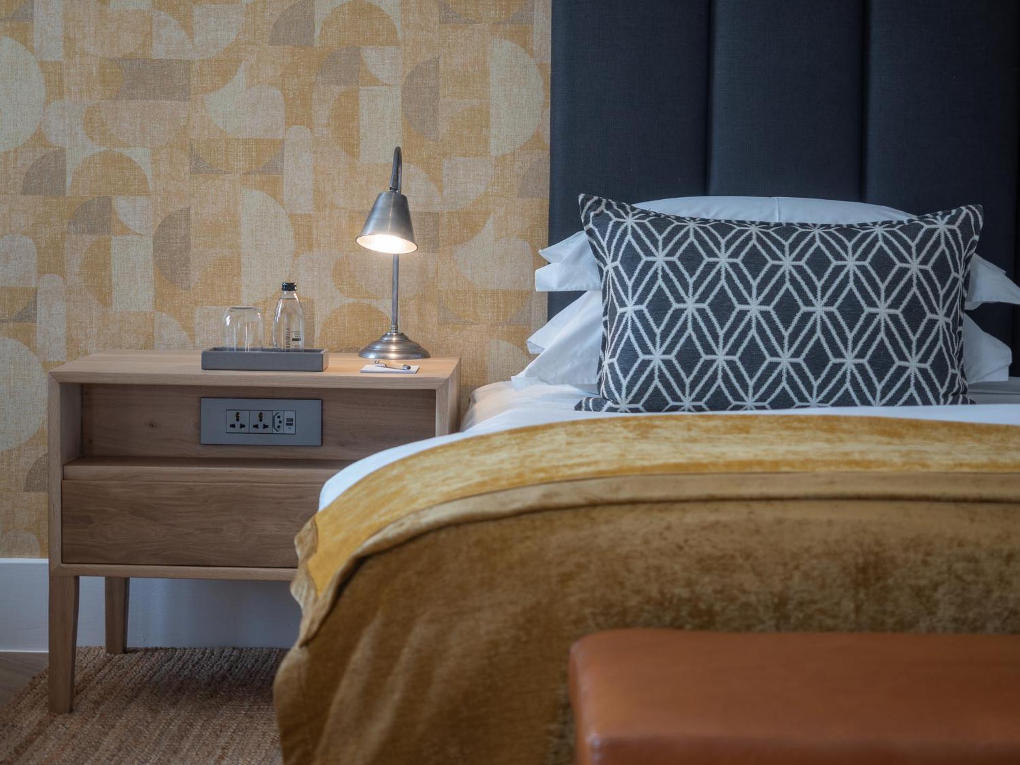 Atholplace & Hotel 5*