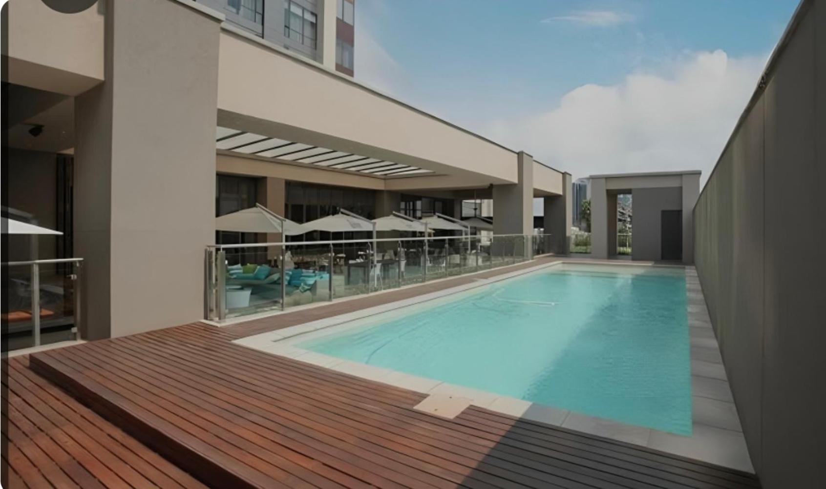Apartment Sandton Skye Stylish Free Wifi & Gym