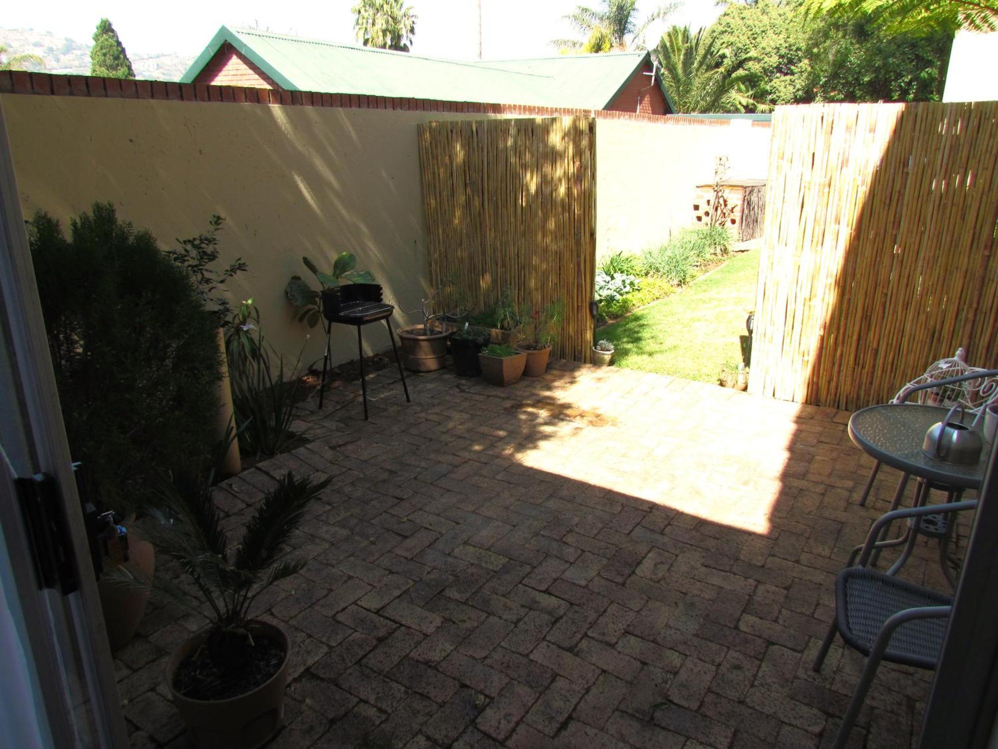 Suburban Oasis In Quiet Neighborhood Joanesburgo