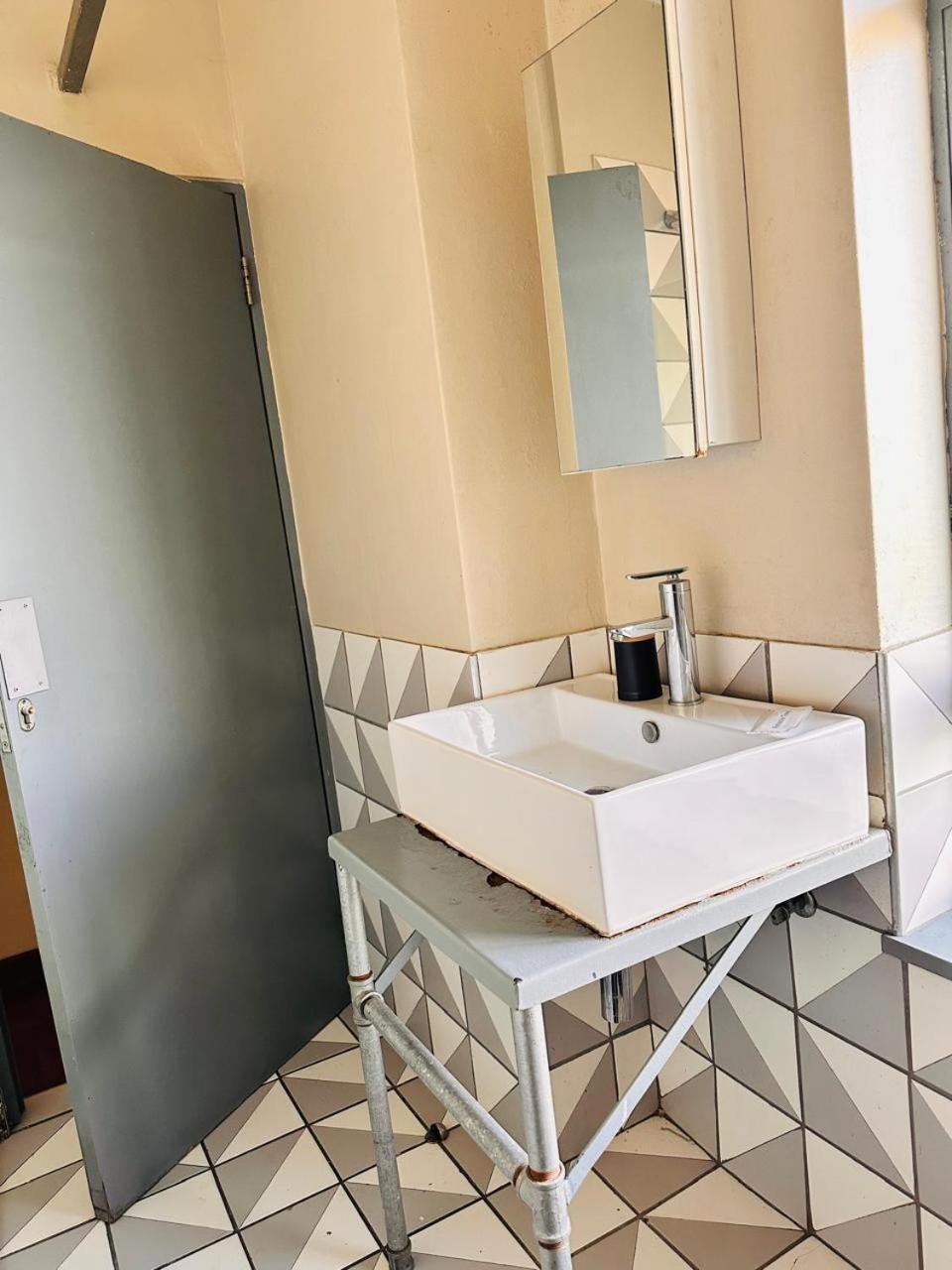 Luxury With Affordable Price Apartment