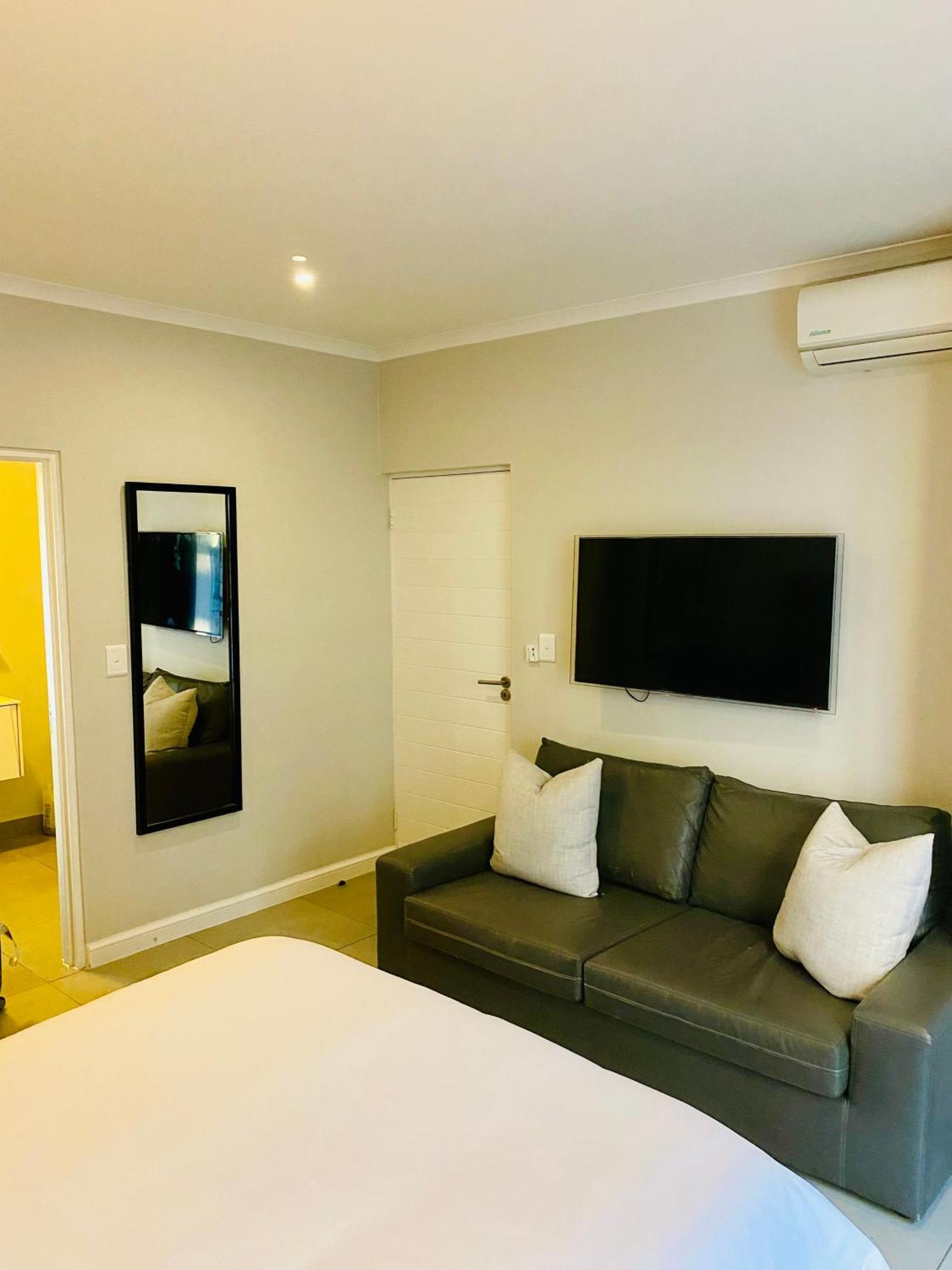 Apartment Zuriel Spaces 2 Bedrooms 2 Bathrooms Luxurious Modern *