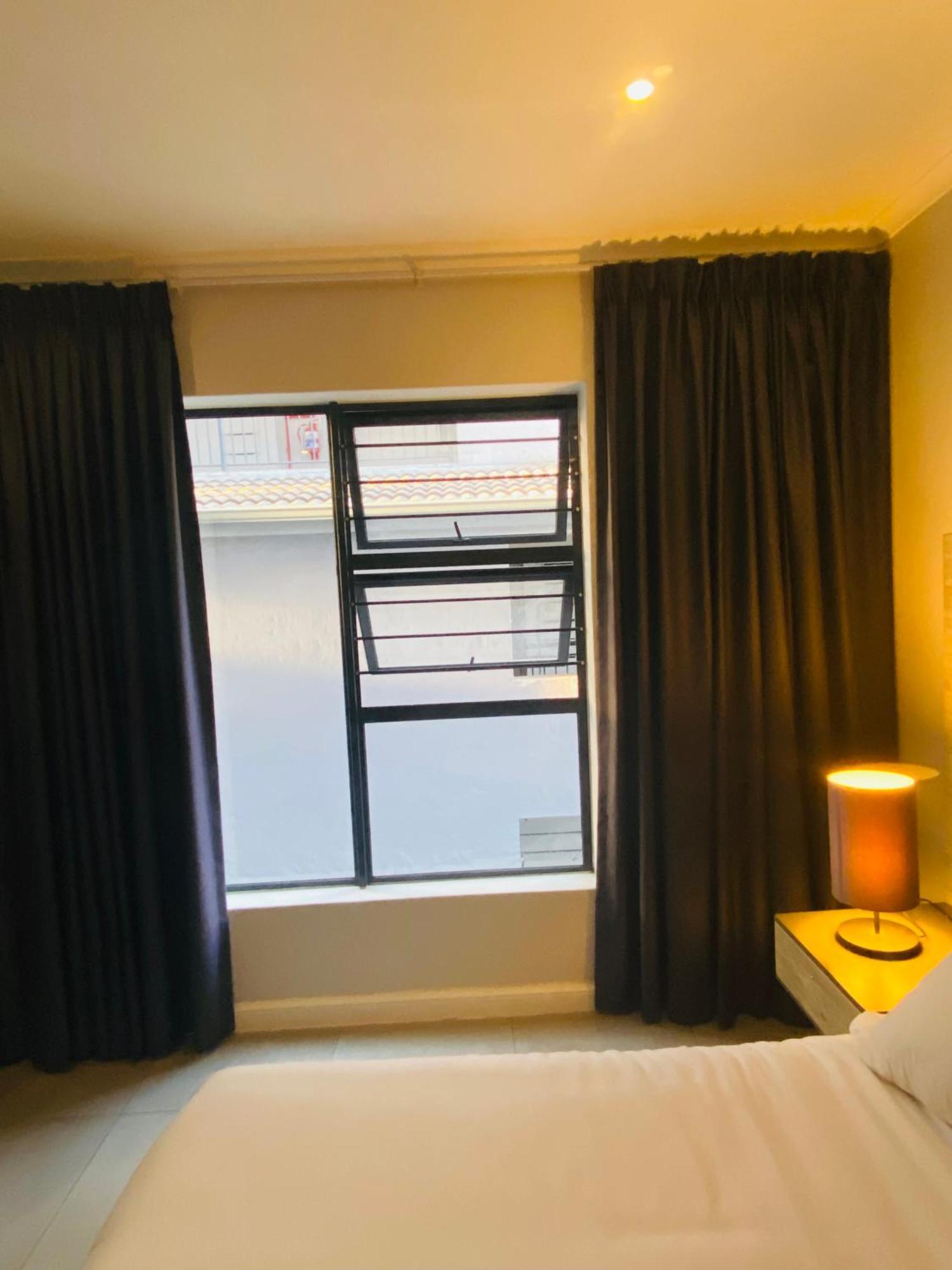 Zuriel Spaces 2 Bedrooms 2 Bathrooms Luxurious Modern * Johannesburg