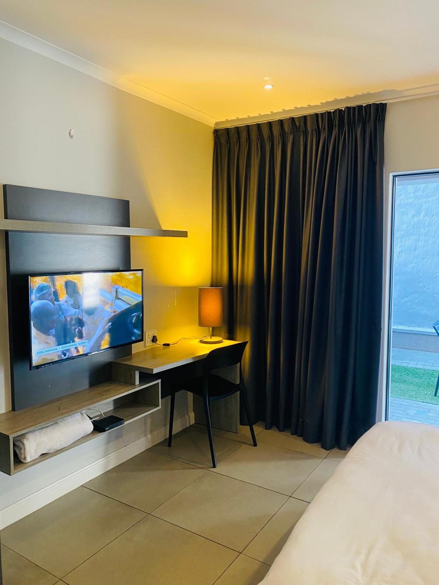 Zuriel Spaces 2 Bedrooms 2 Bathrooms Luxurious Modern Apartment *