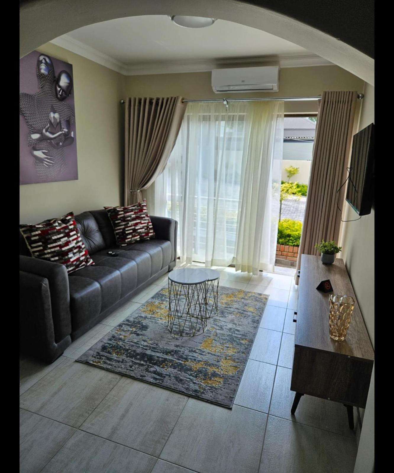 Fezeu's Place Guest house *