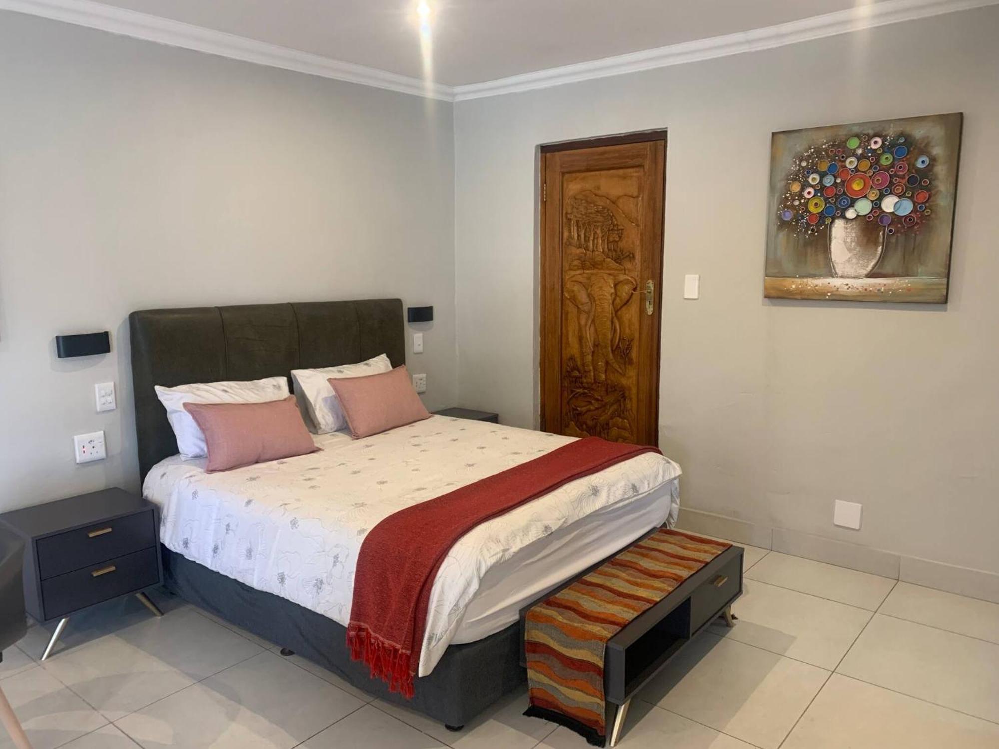 Secure Gem In Heart Of Sandton Apartment