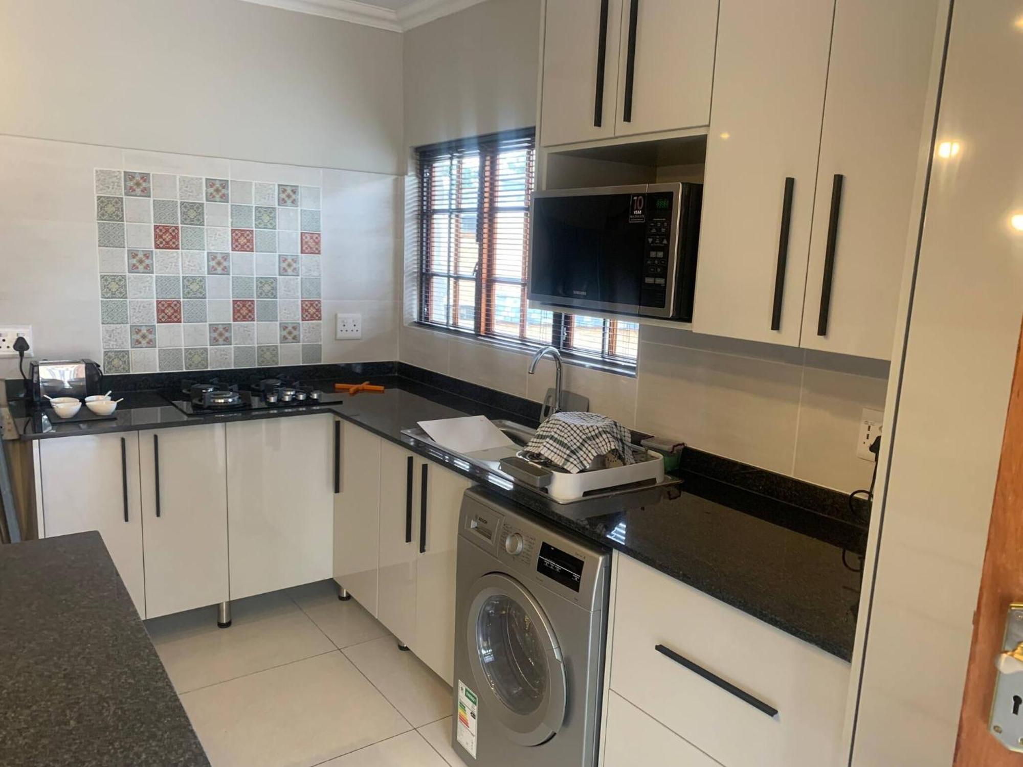 Secure Gem In Heart Of Sandton Apartment