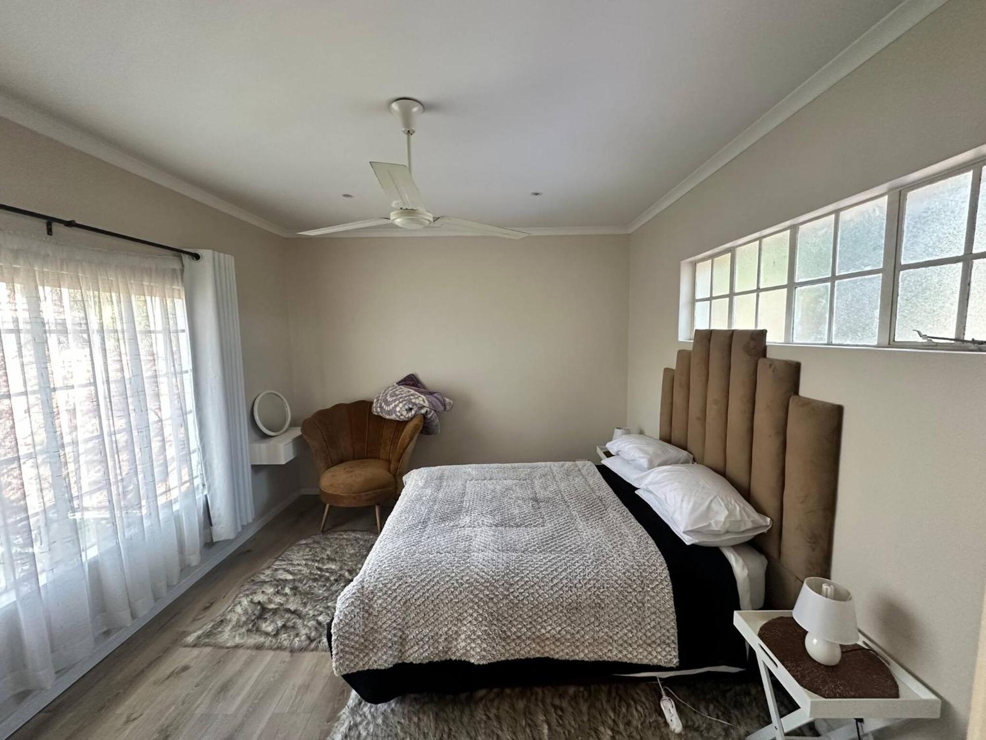 Secure Executive Apartment, Wifi, Solar Power, Netflix Apartment Johannesburg