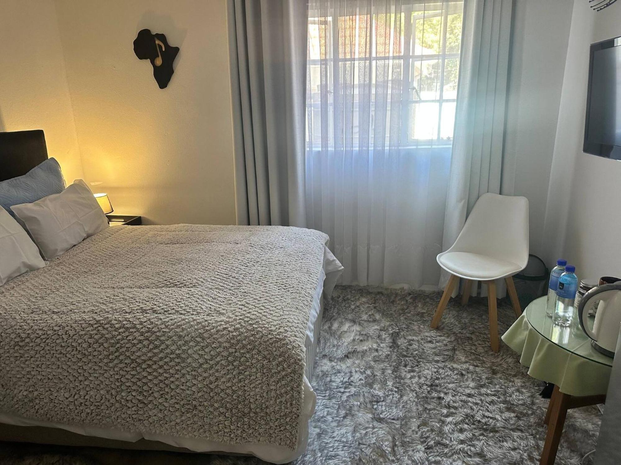 Charming Executive Studio, Solar Power, Wifi Johannesburg