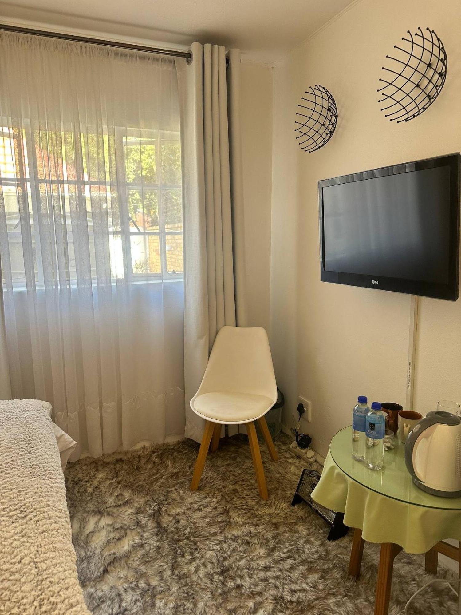 Apartment Charming Executive Studio, Solar Power, Wifi