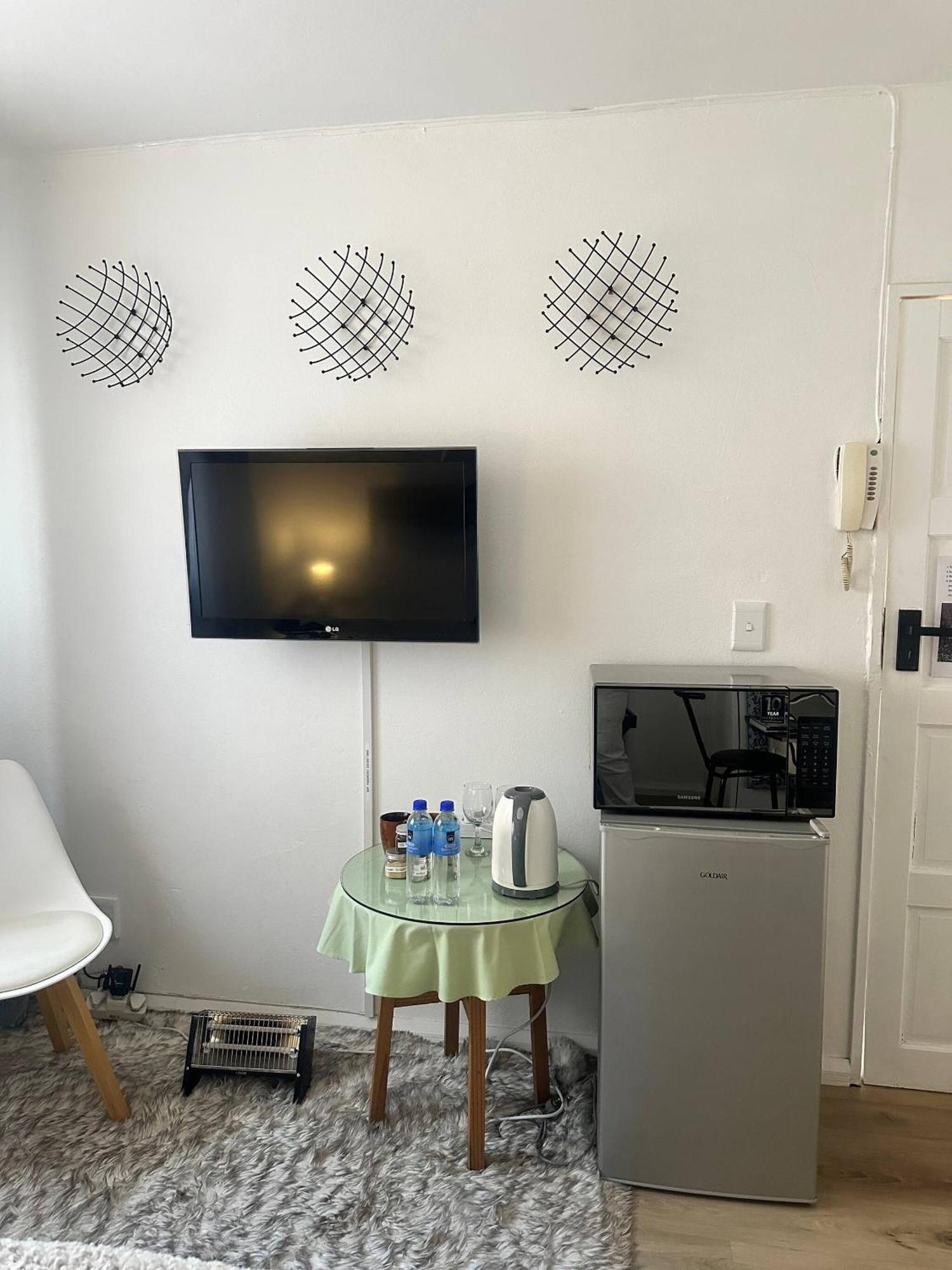 Charming Executive Studio, Solar Power, Wifi * Johannesburg