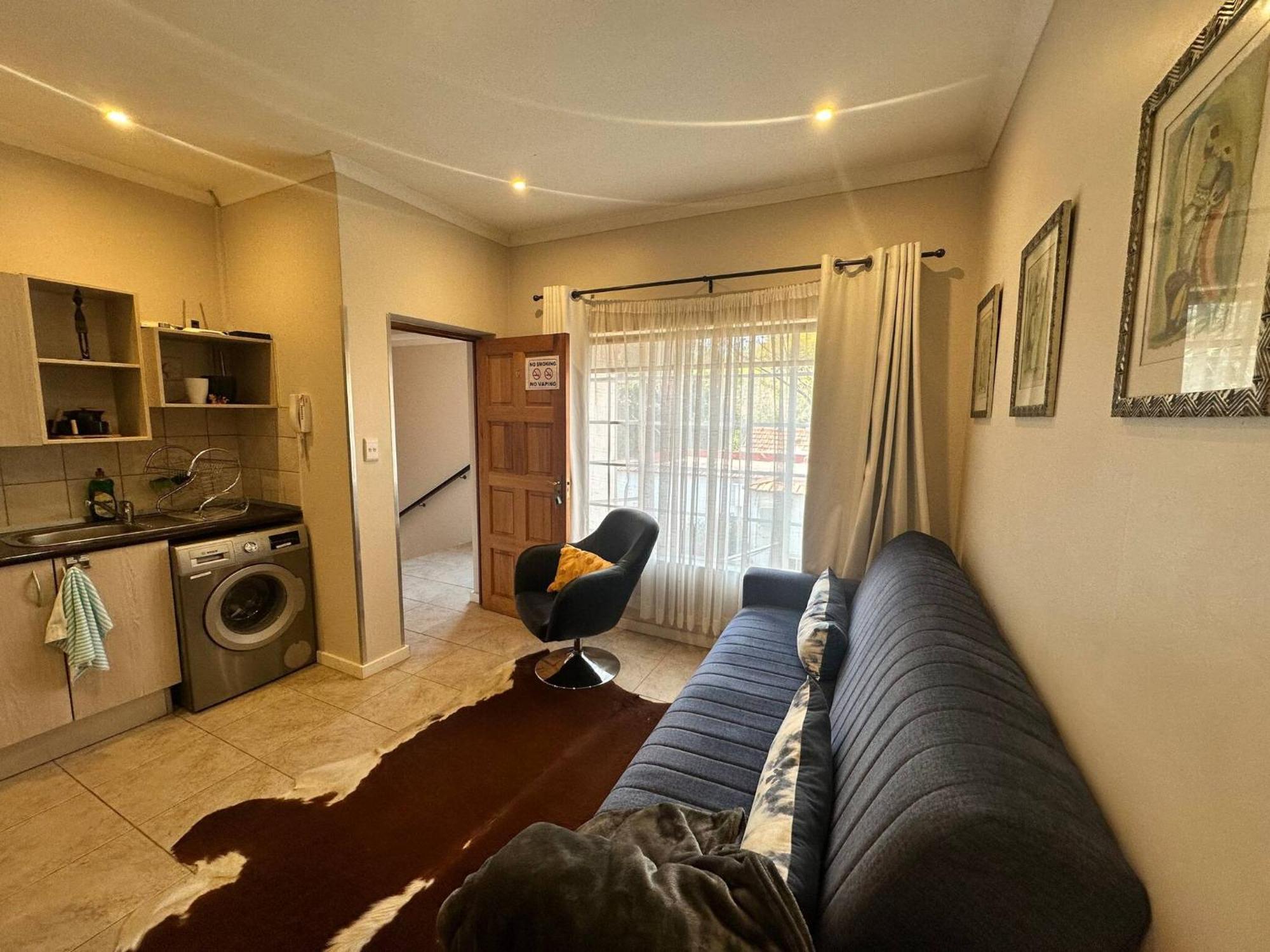 Secure Executive Apartment, Wifi, Solar Power, Netflix Apartment Johannesburg