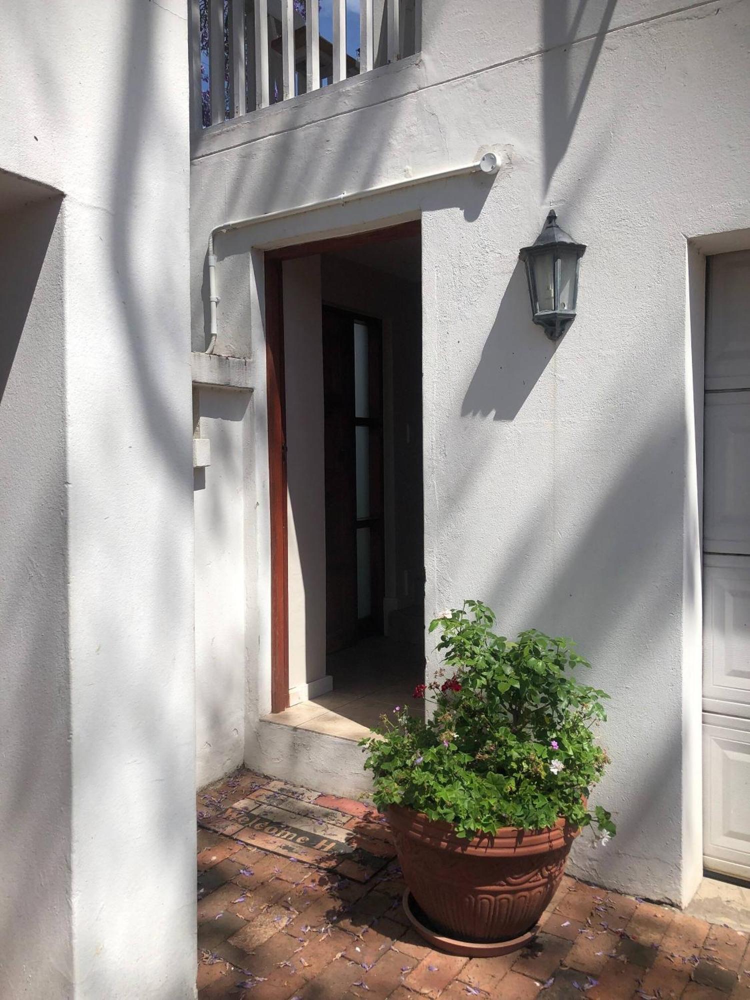 Secure Executive Apartment, Wifi, Solar Power, Netflix *