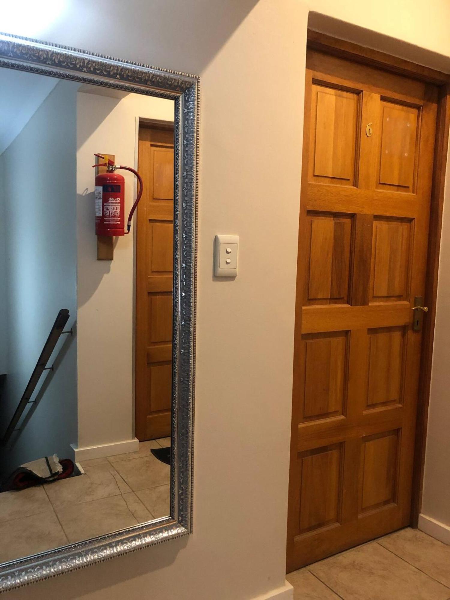 Secure Executive Apartment, Wifi, Solar Power, Netflix Johannesburg