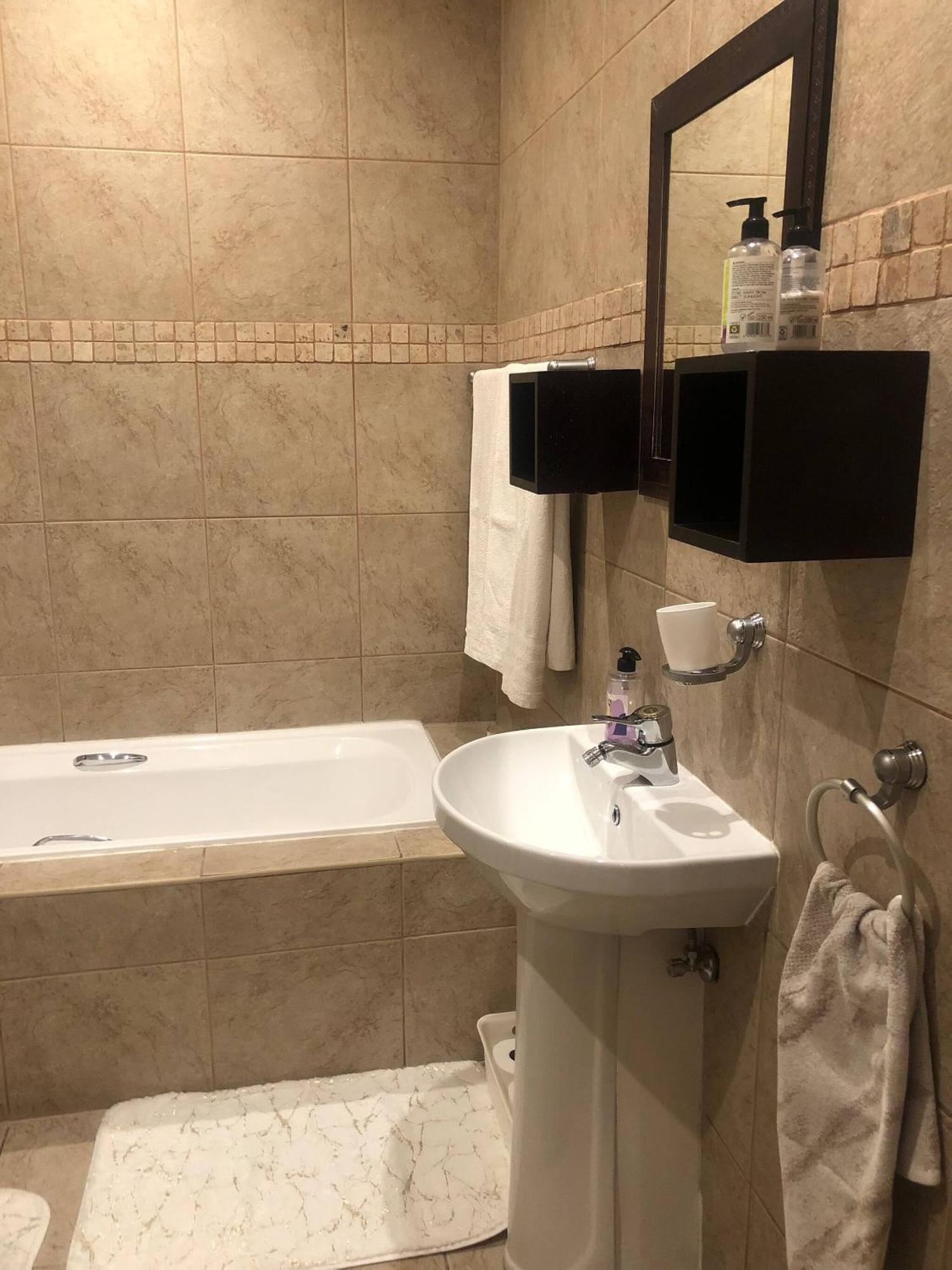 Secure Executive Apartment, Wifi, Solar Power, Netflix * Johannesburg