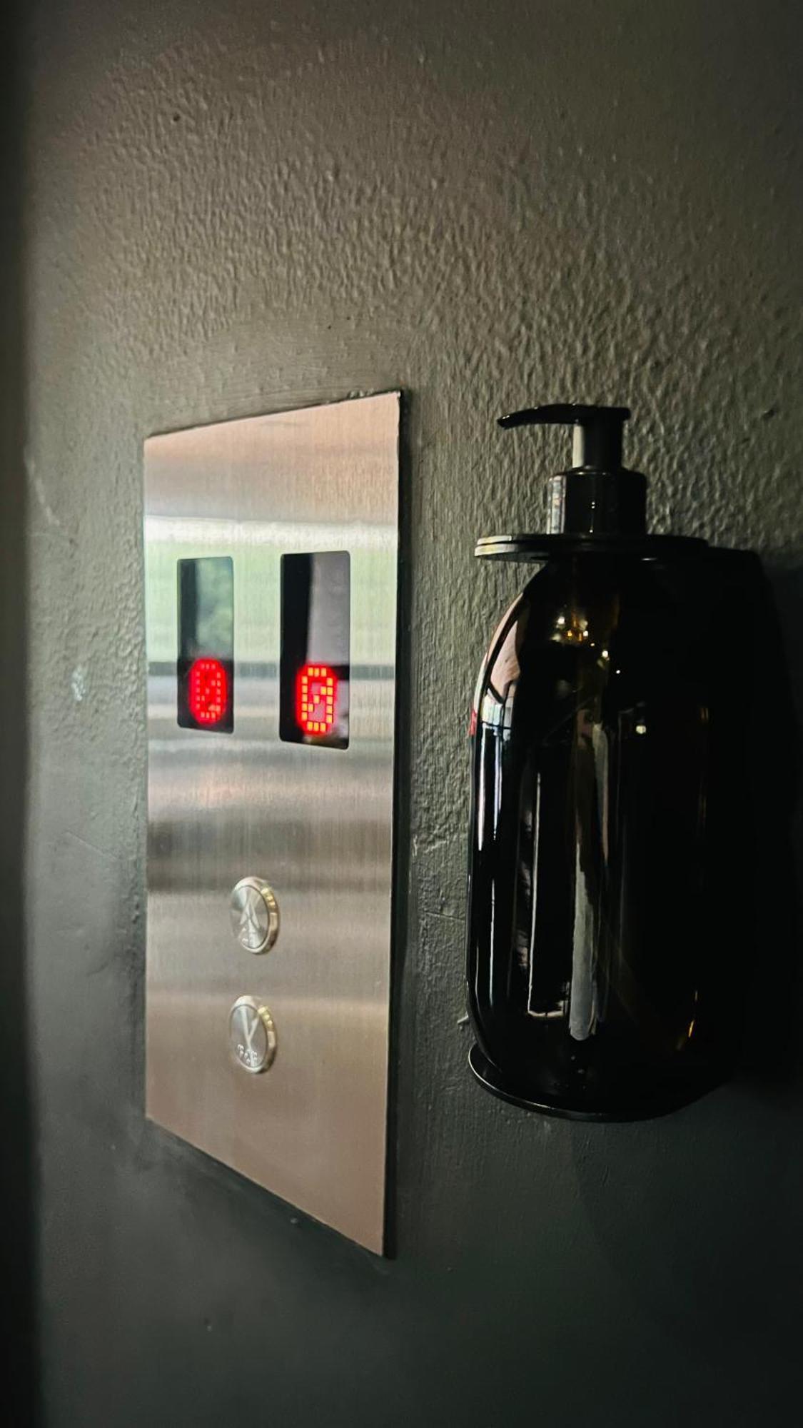 Spacious In Sandton, Hotel