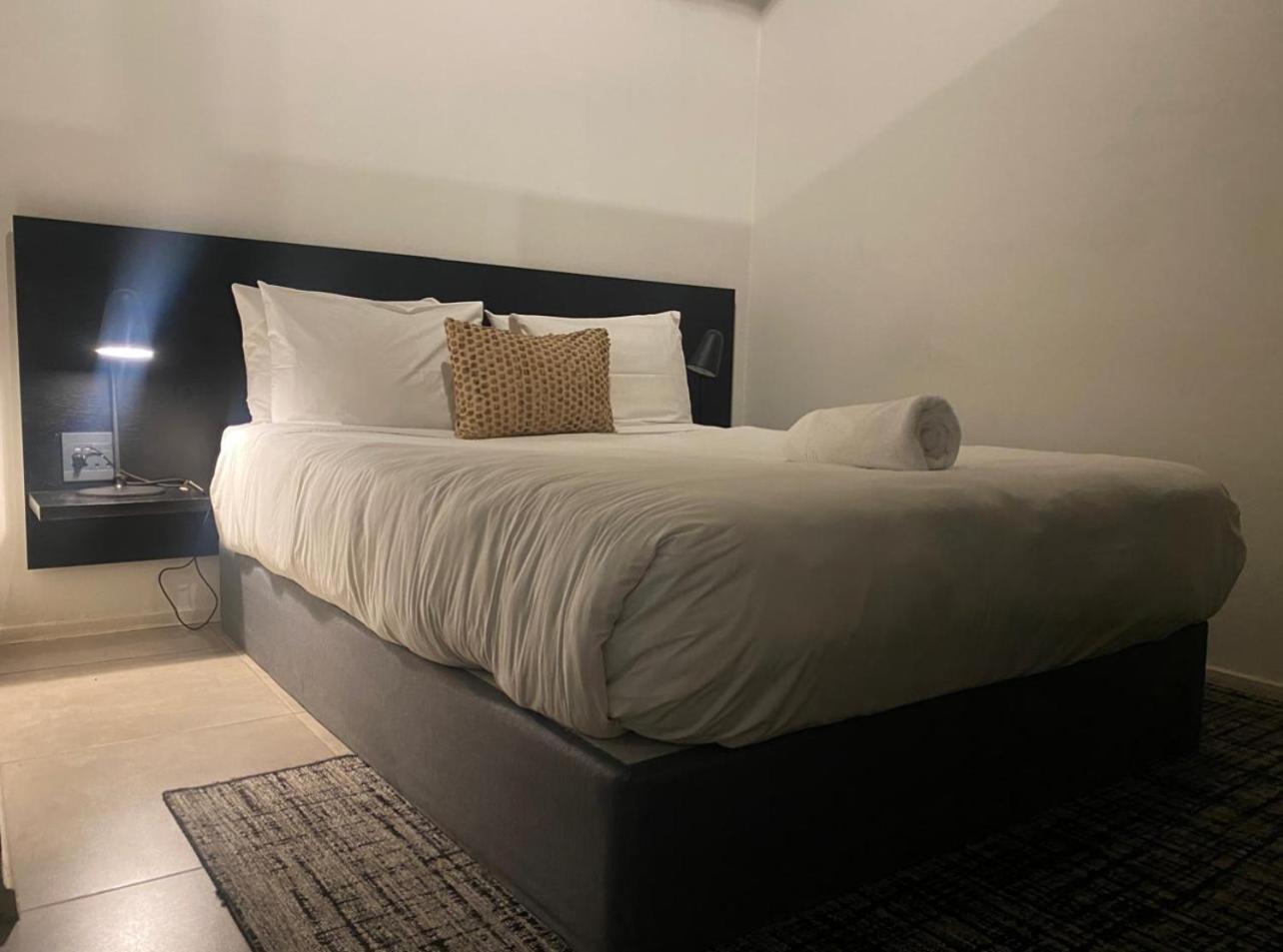 Apartment Spacious One-bedroom In Sandton *