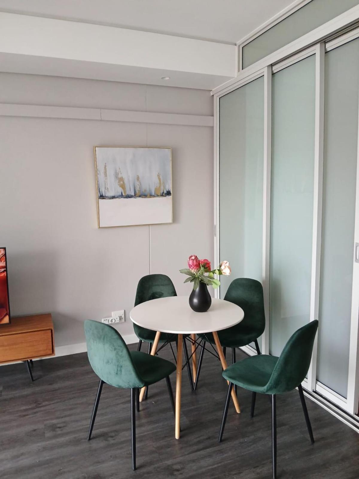 Apartment Somerset Hall