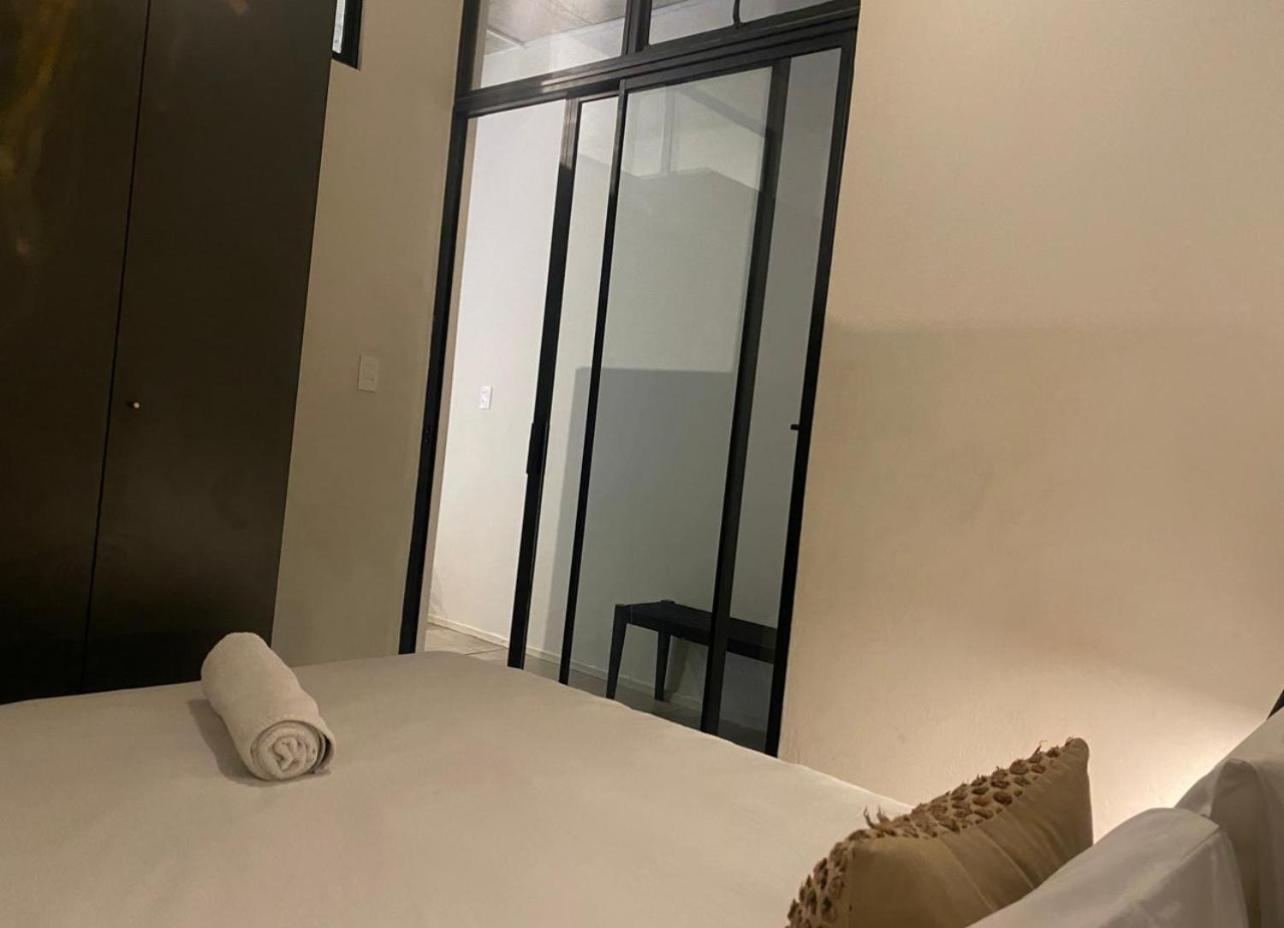 Spacious In Sandton, Hotel