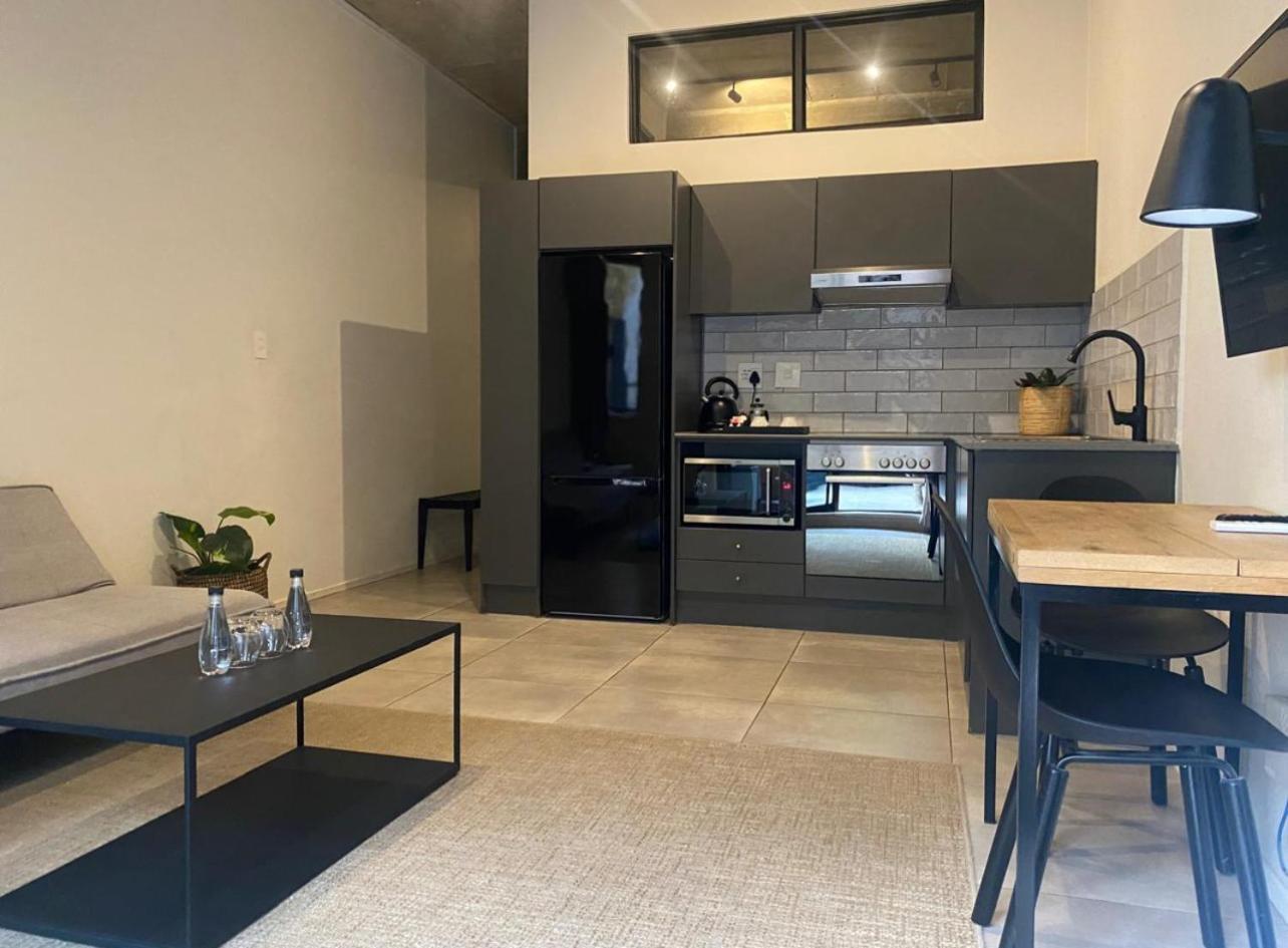 Hotel Spacious In Sandton, 4*