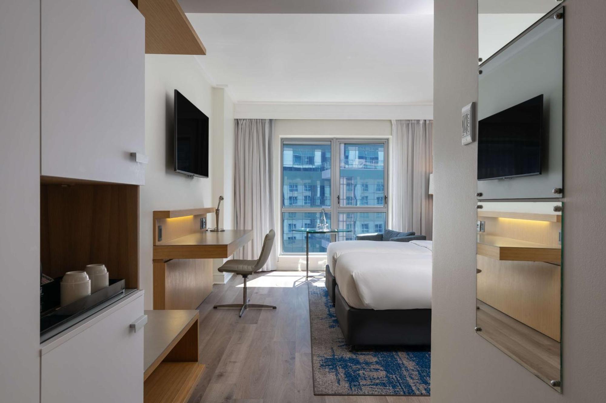 Hotel Radisson Blu Gautrain Hotel, Sandton 4*