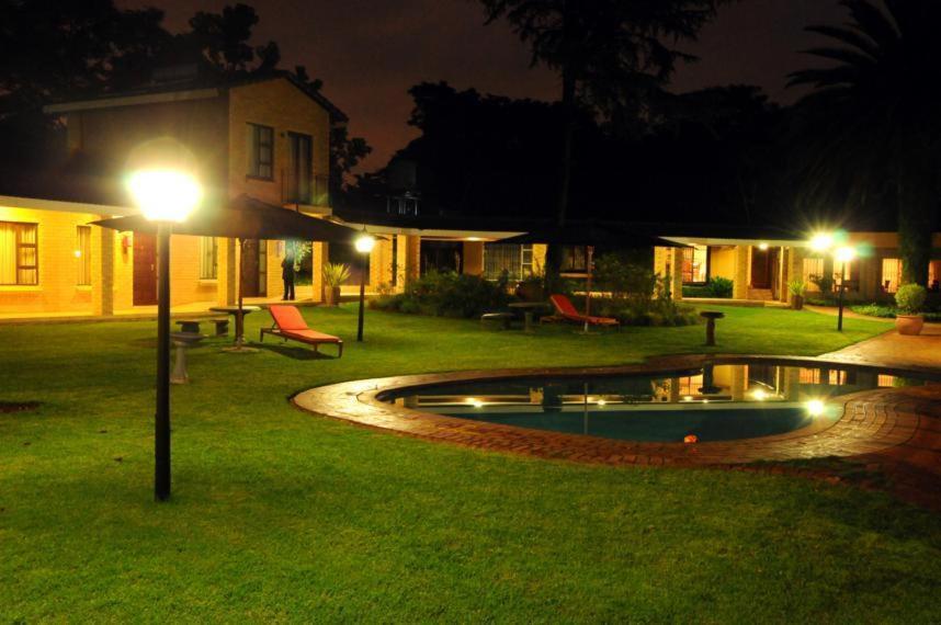 Hotel Hoyohoyo Chartwell Johannesburg