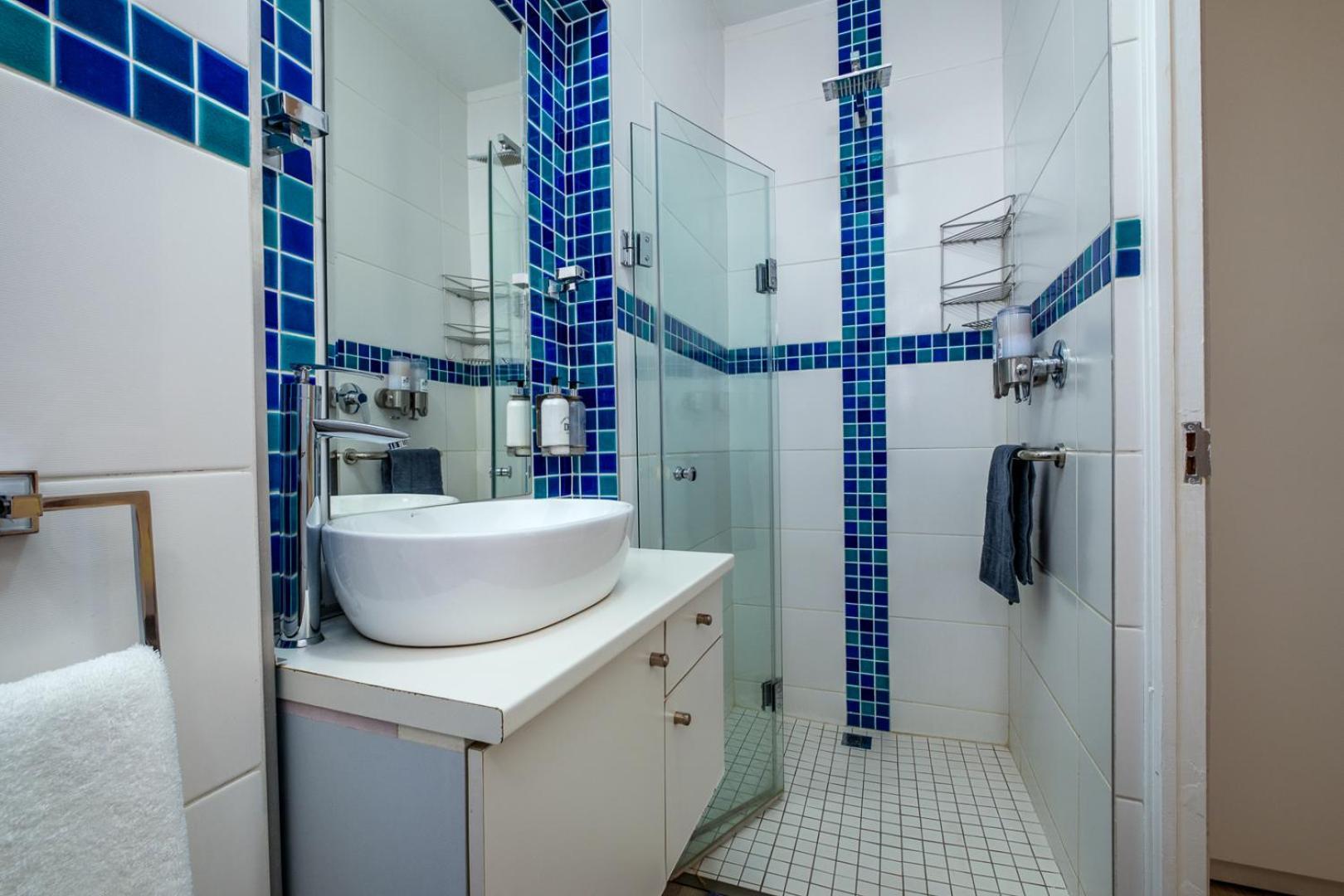 Guest house 49-on-cherry 4*