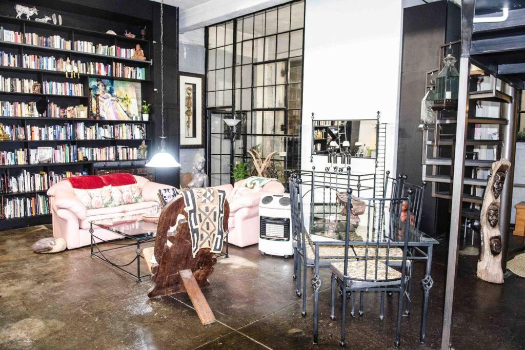Maboneng Creative And Literary Oasis Apartment