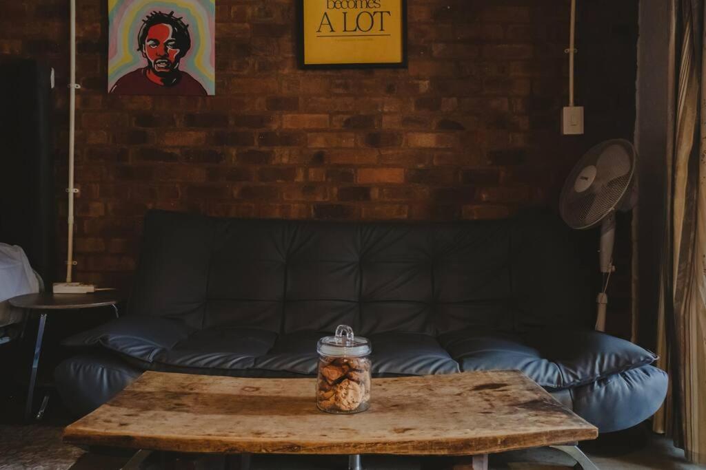 A Warm & Cozy In Jhb Apartment *