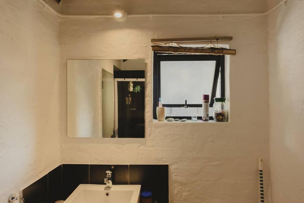 A Warm & Cozy In Jhb Apartment Johannesburg