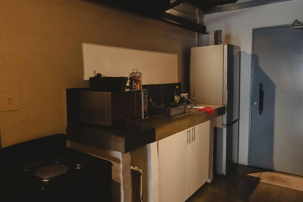 A Warm & Cozy In Jhb Apartment