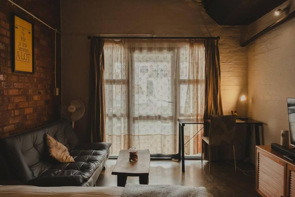 Apartment A Warm & Cozy In Jhb