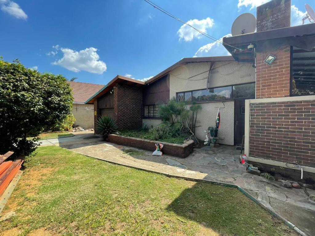 3-bedroom Oasis With Pool Apartment