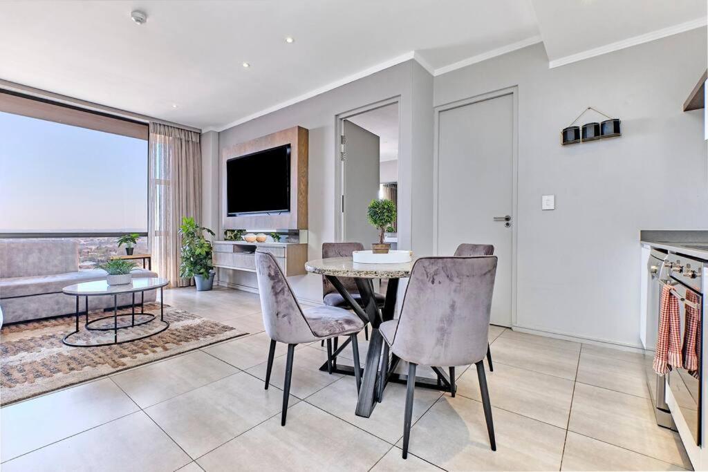 Luxurious La Vista In Heart Of Sandton Căn hộ *