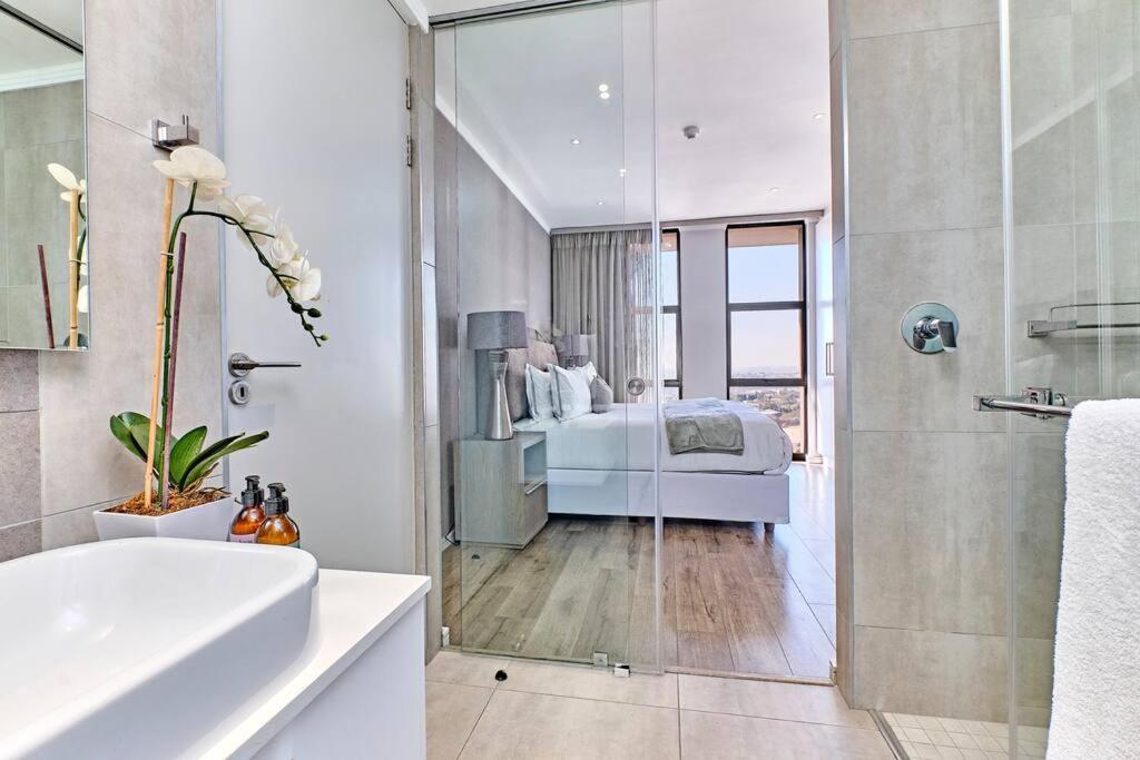 Luxurious La Vista In Heart Of Sandton *