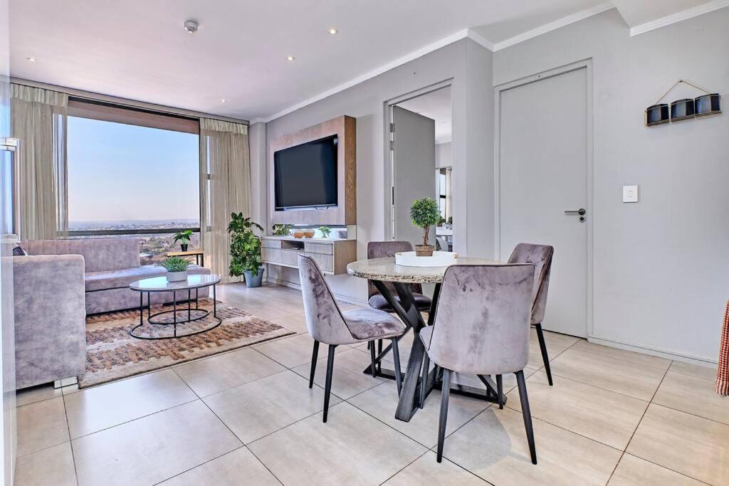 Luxurious La Vista In Heart Of Sandton Căn hộ