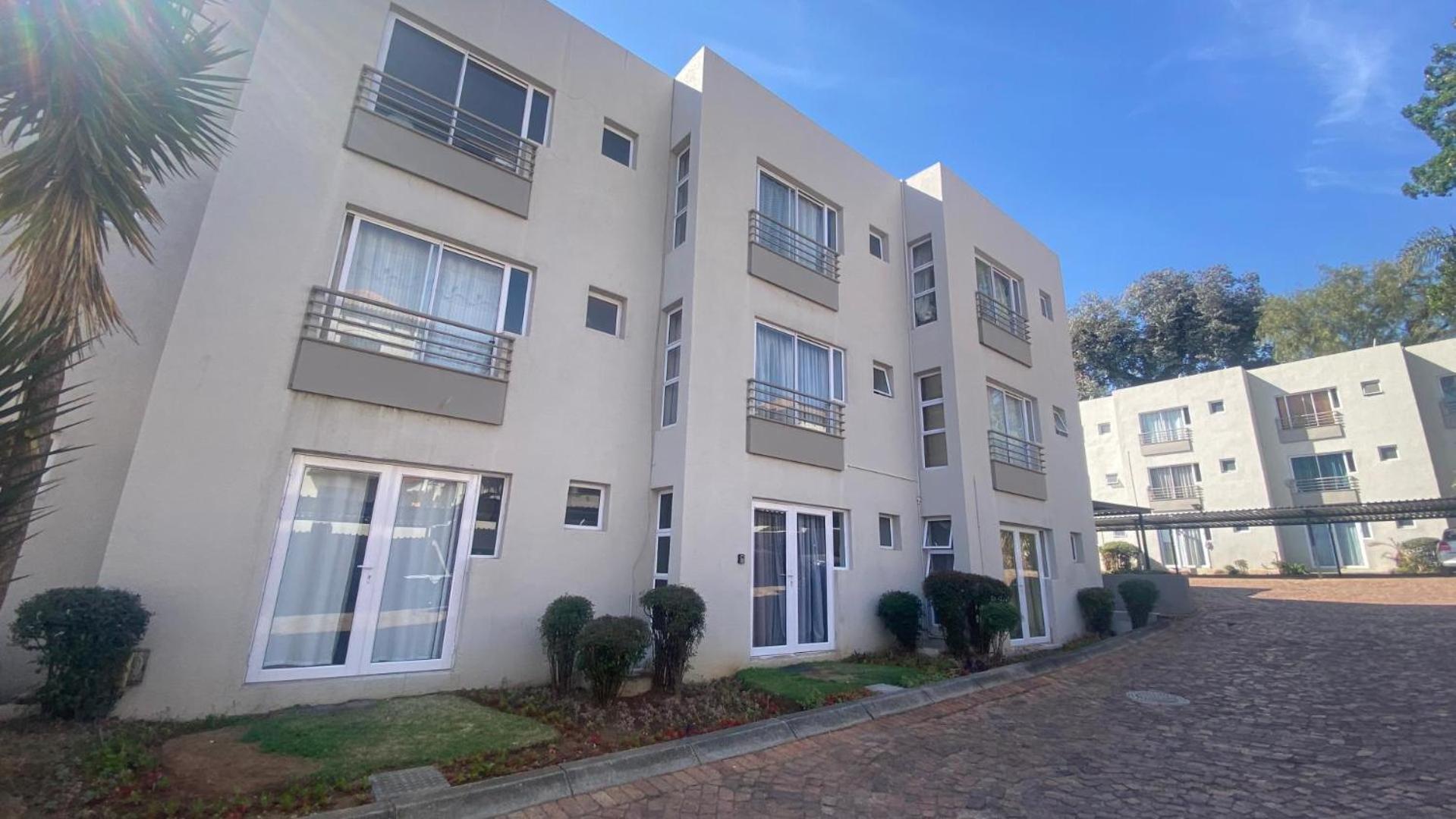 Apartment Sandton 3 Mins Drive From Mandela Square & Located Right In The Heart Of Sandton