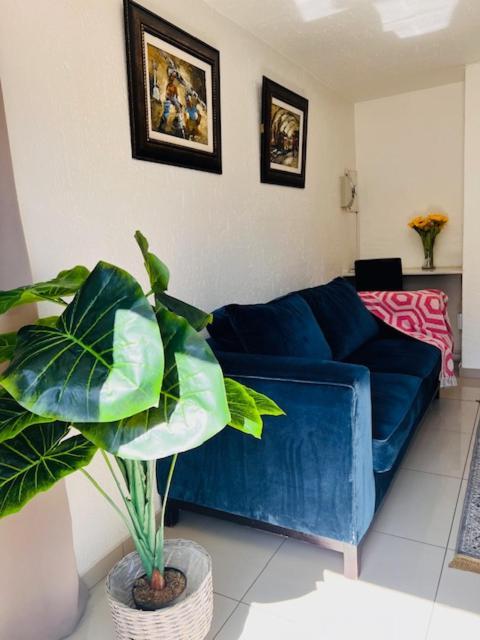 Sandton 3 Mins Drive From Mandela Square & Located Right In The Heart Of Sandton *