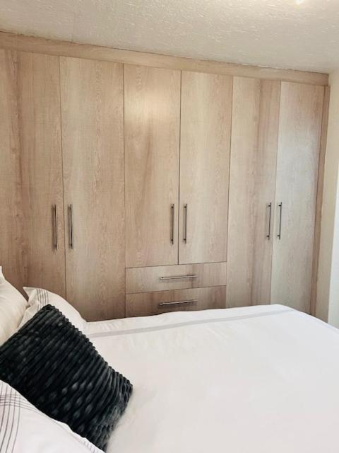 Sandton 3 Mins Drive From Mandela Square & Located Right In The Heart Of Sandton *