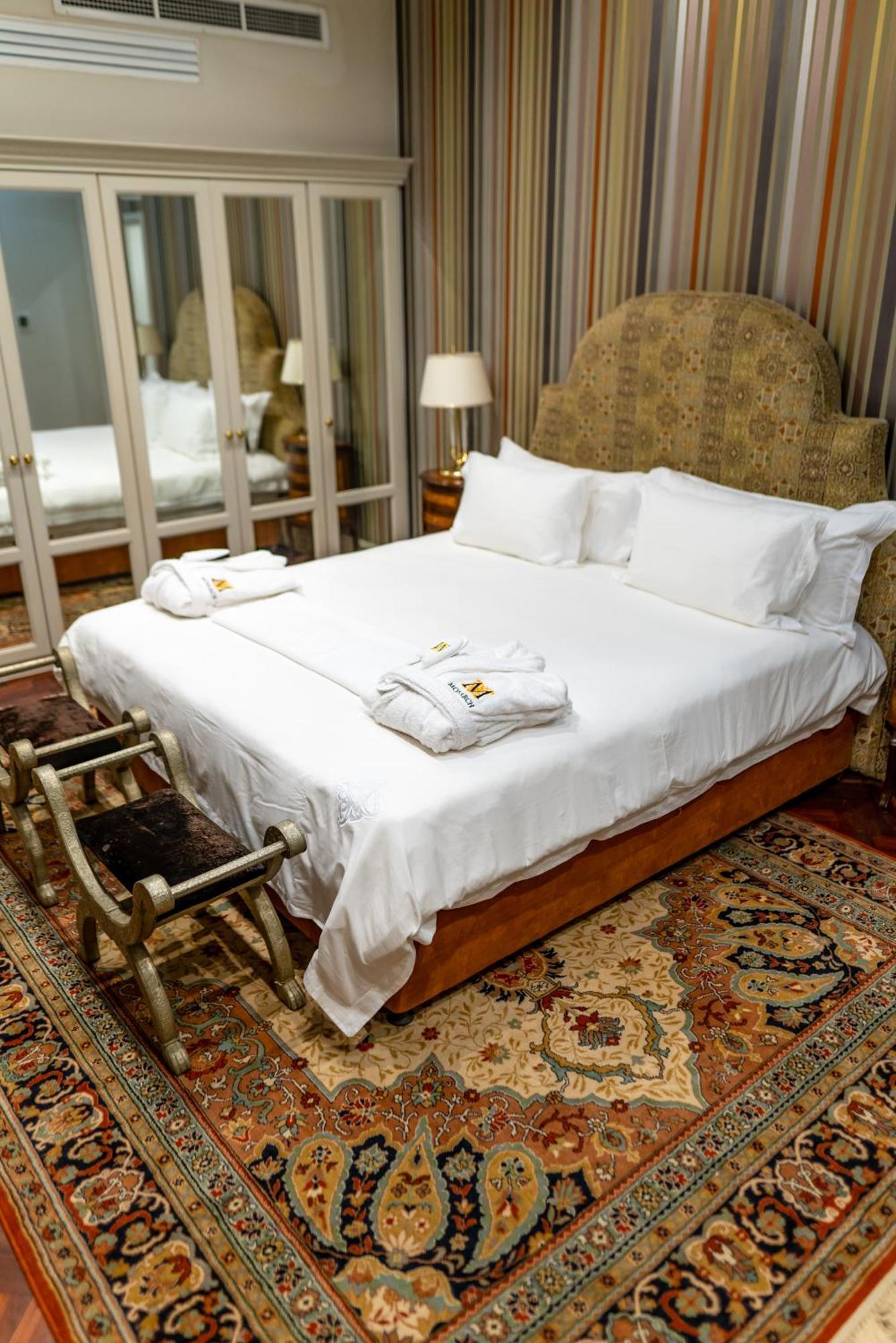 The Monarch 5*