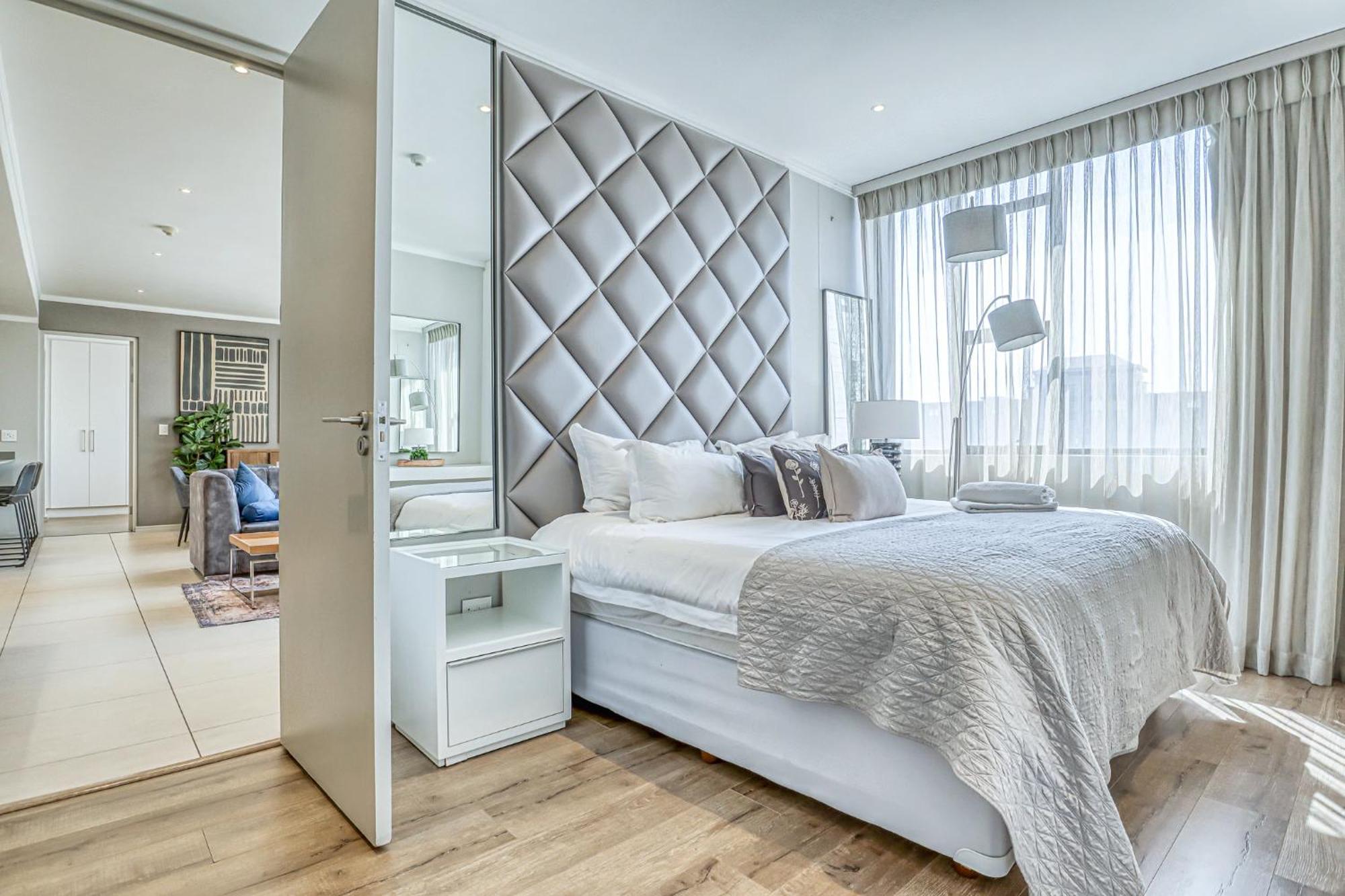Luxurious 2-bedroom In Sandton Apartamento