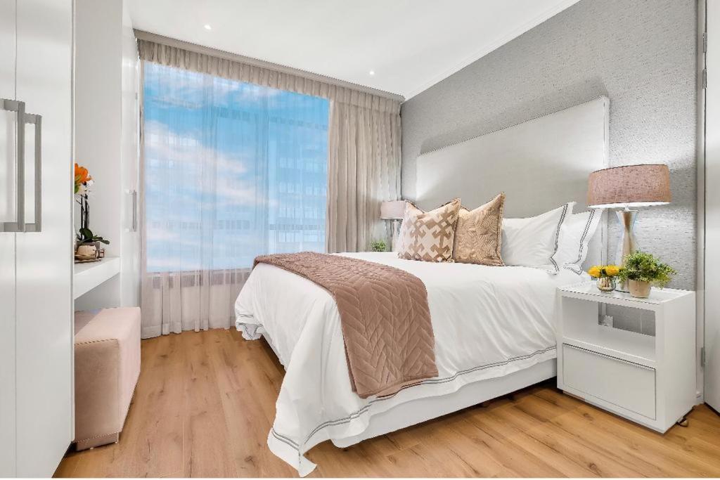 Sandton Smart Thirteen Apartment